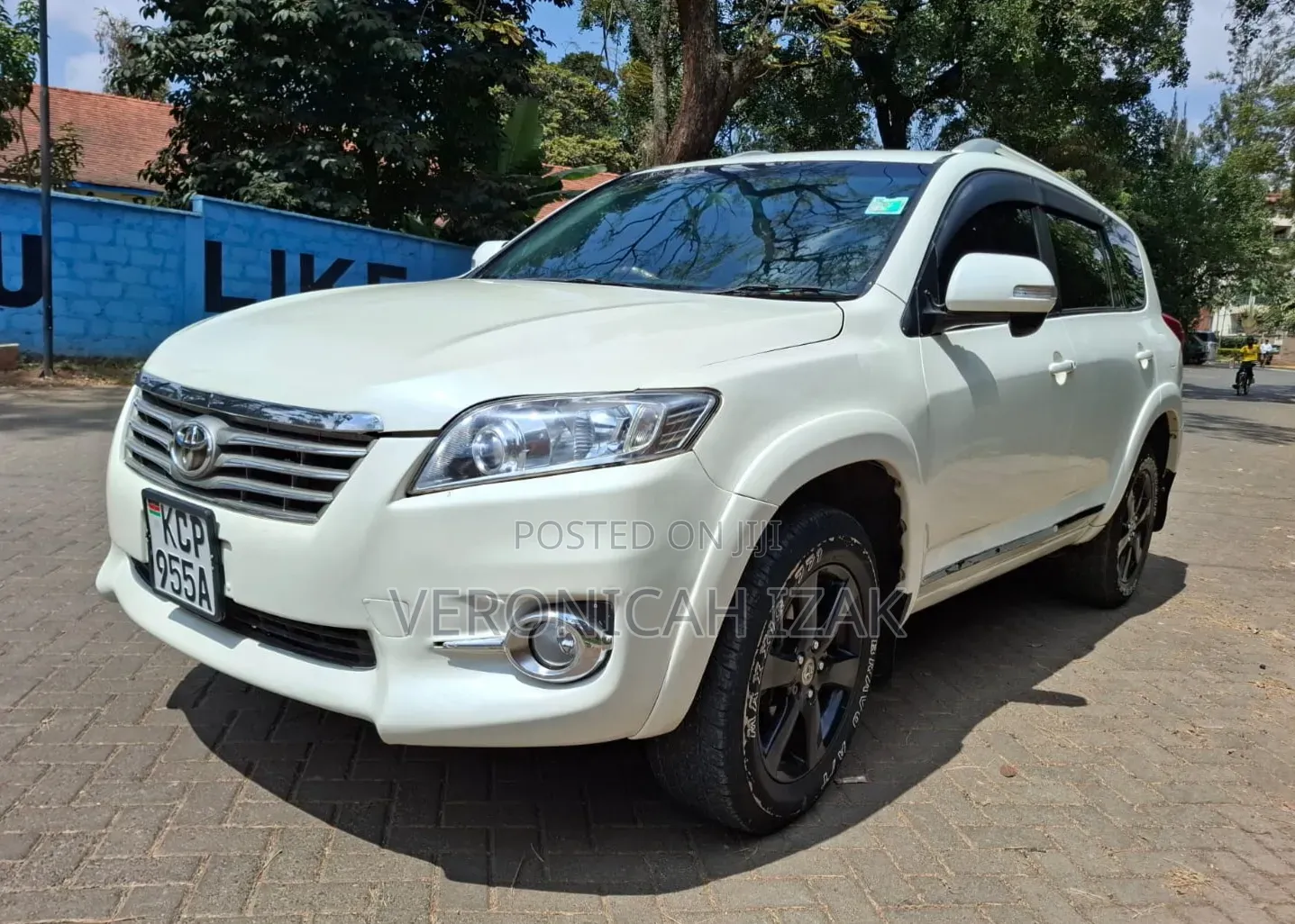Toyota Vanguard 2010 White