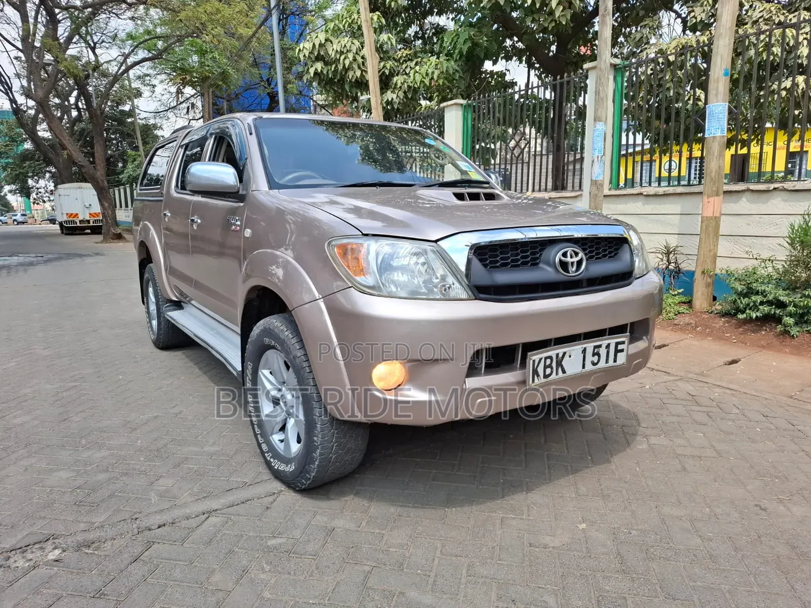 Toyota Hilux 2.5 Cab 2005 Gold