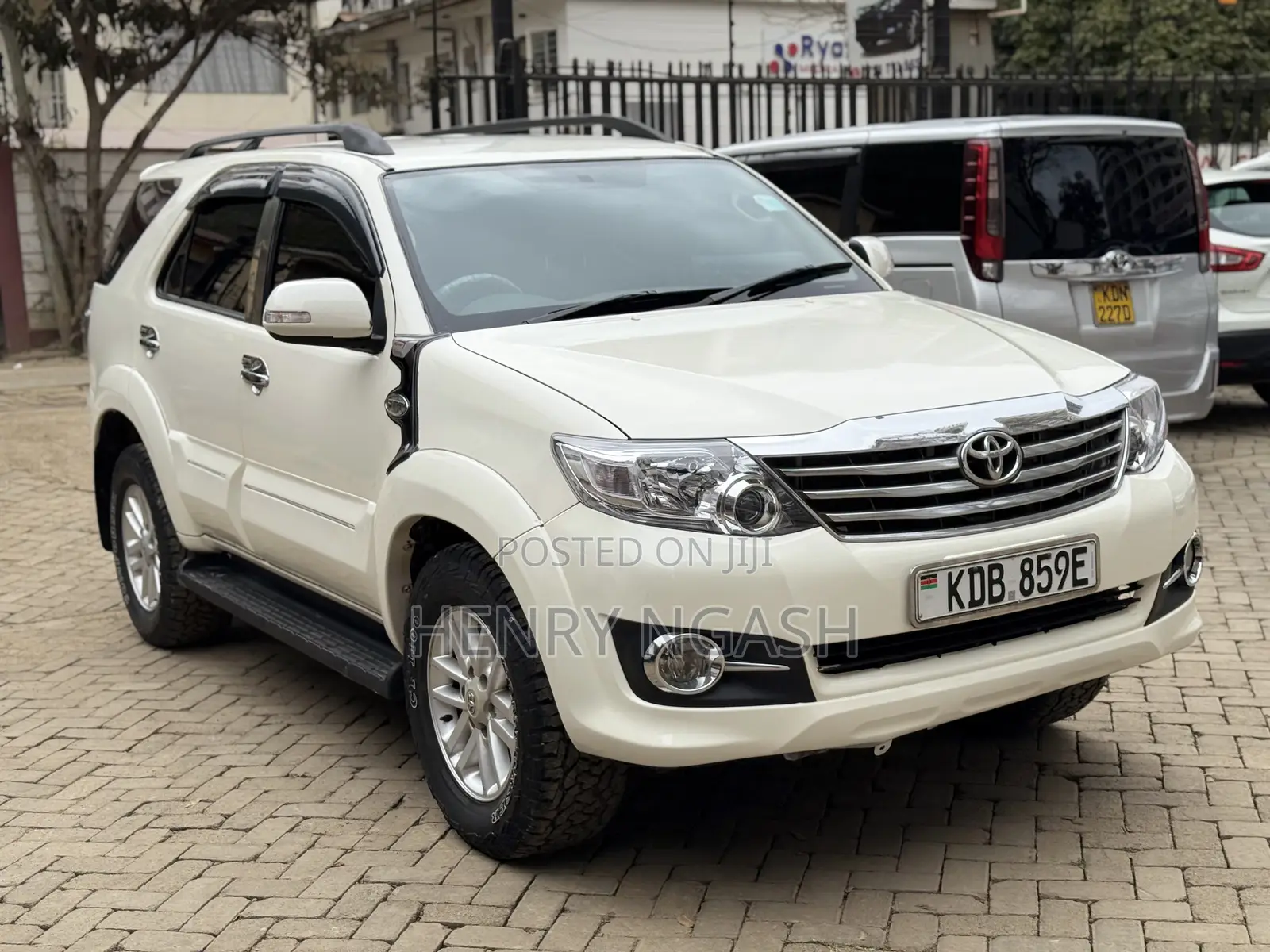 Toyota Fortuner 2013 Pearl