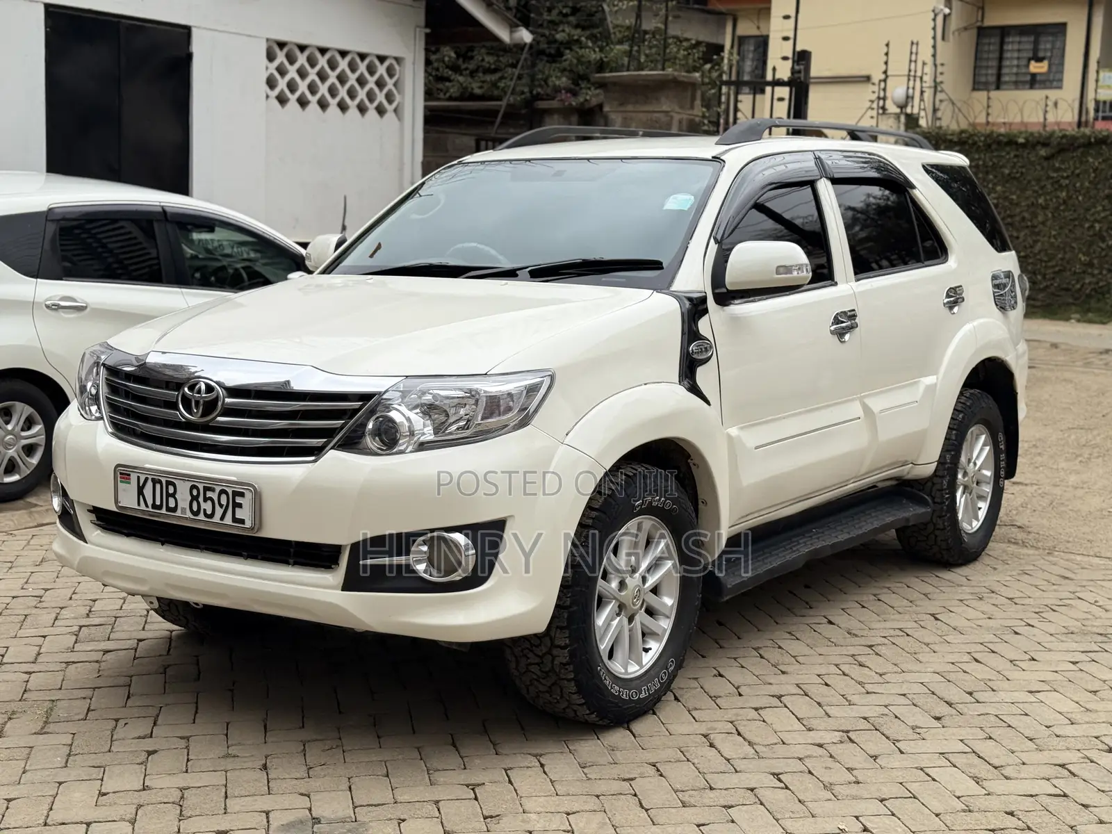 Toyota Fortuner 2013 Pearl