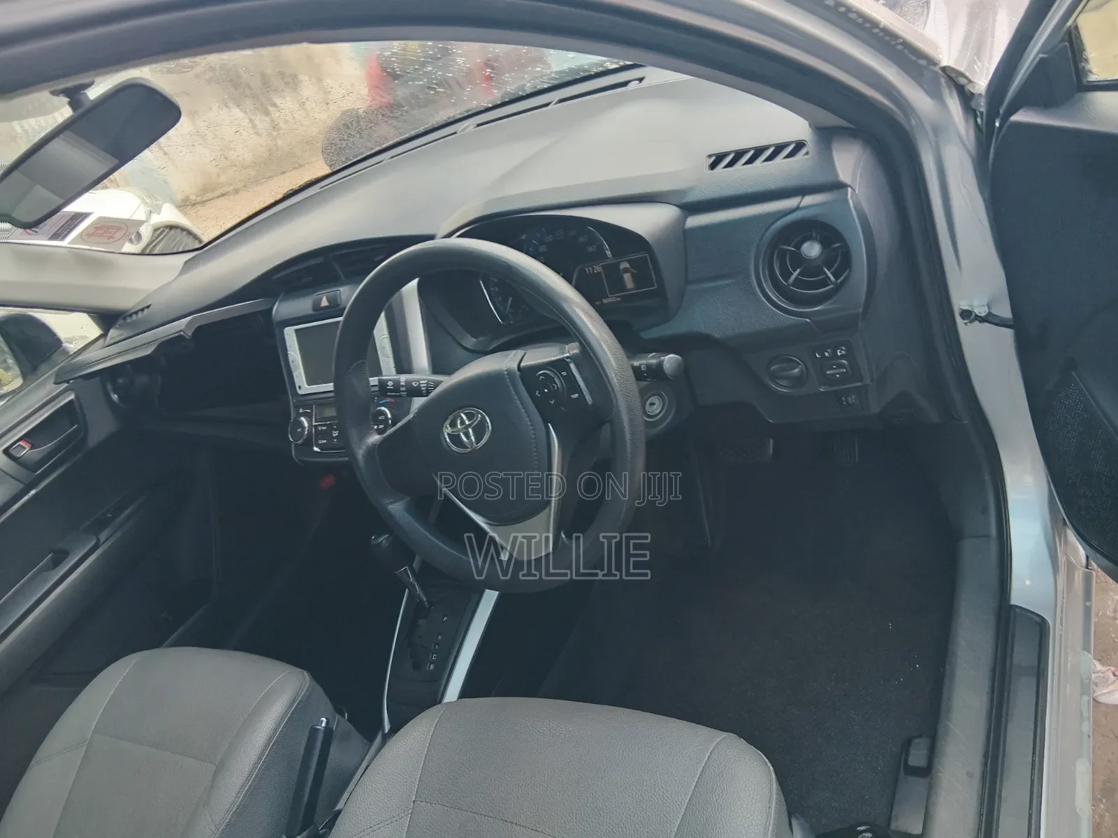Toyota Corolla Fielder 2017 Silver