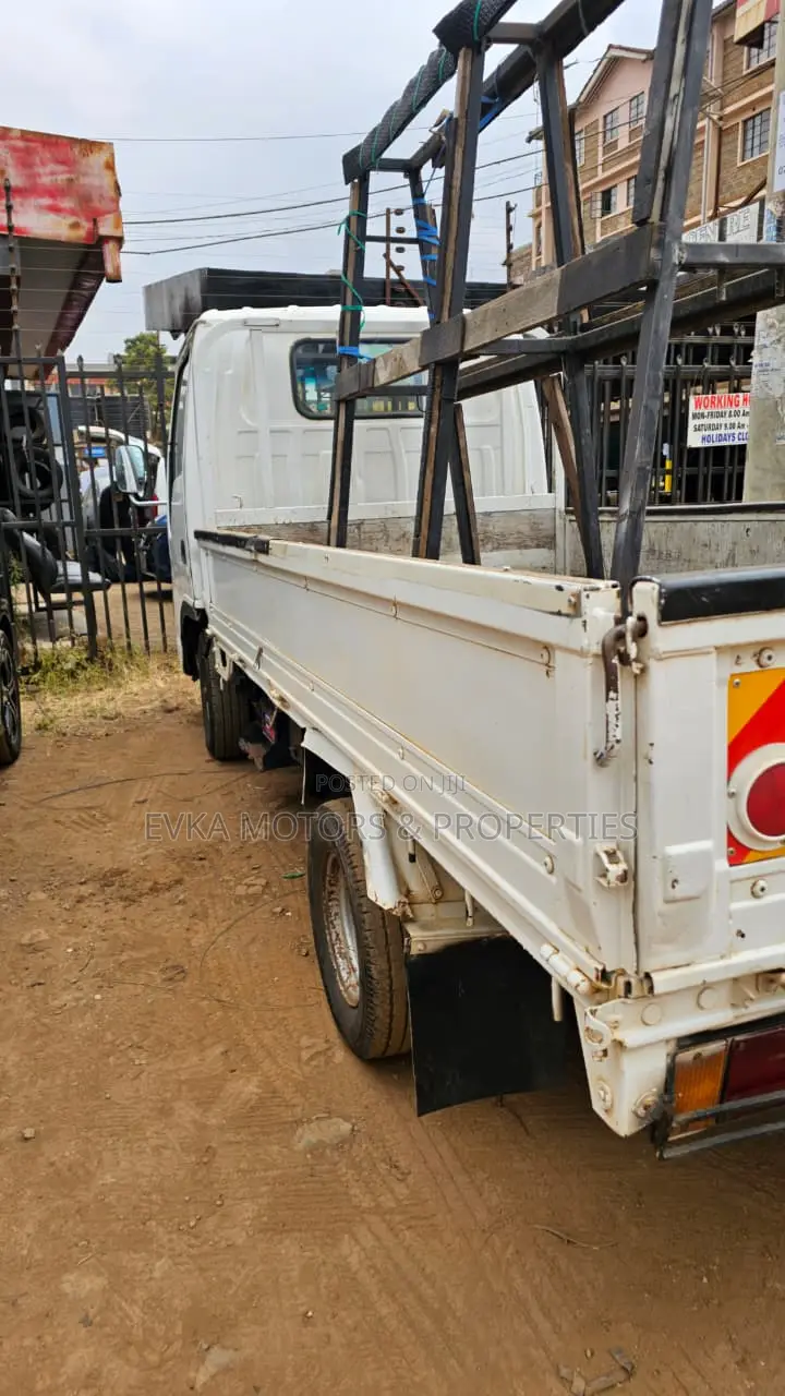 Isuzu KB 2006 White
