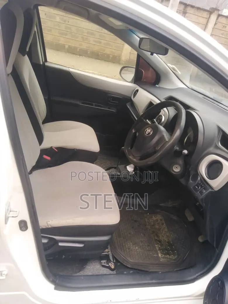 Toyota Vitz 2013 White