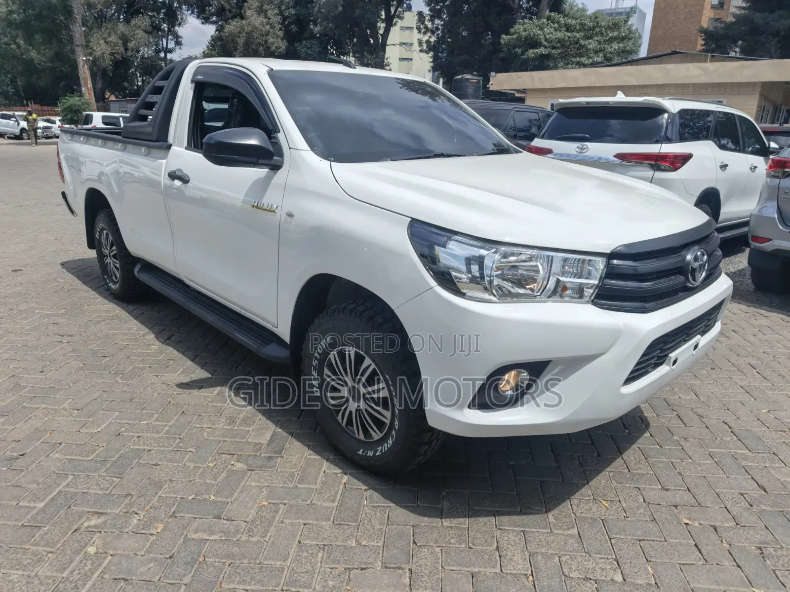 Toyota Hilux 2019 White