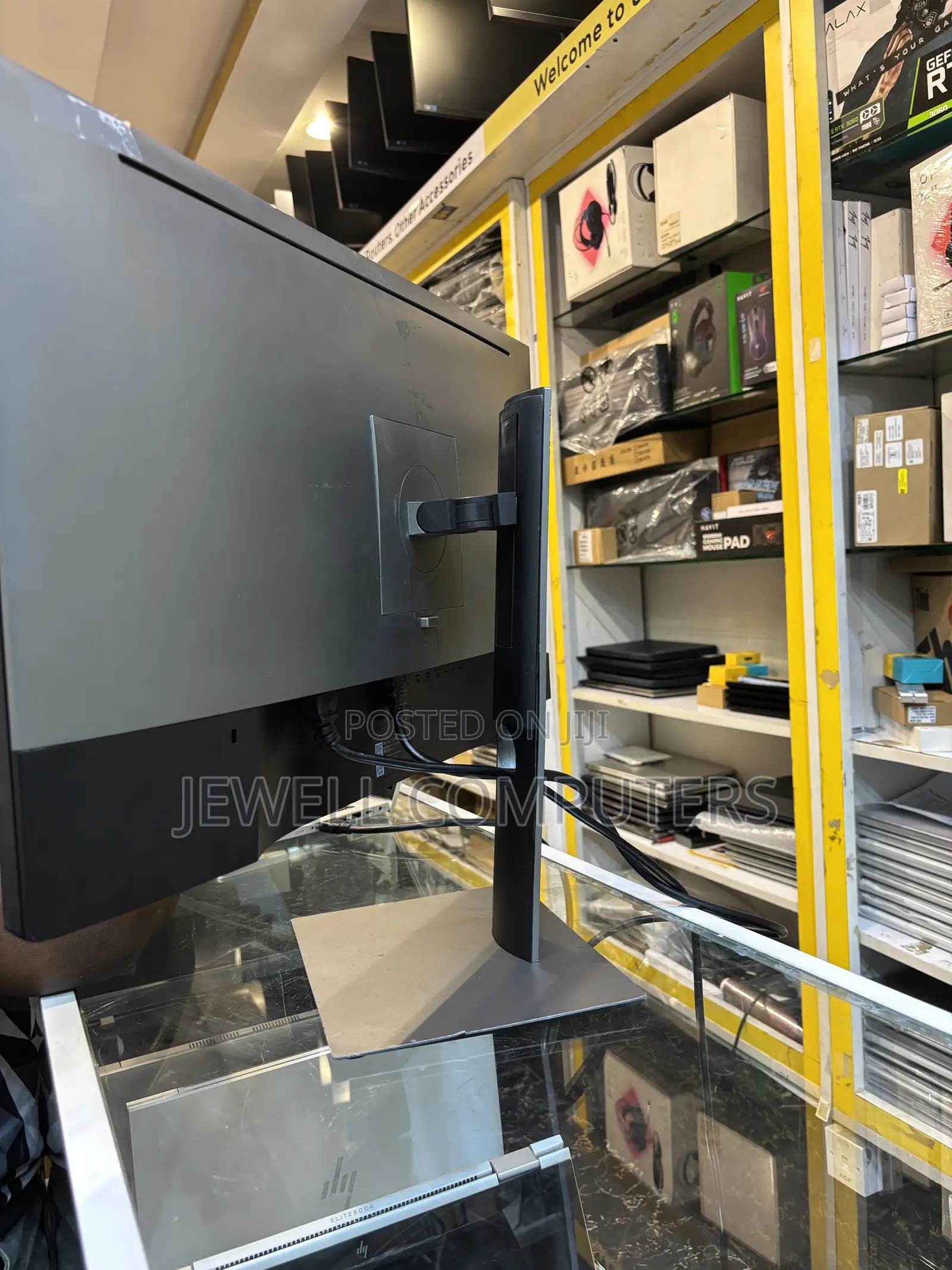 Dell Ultrasharp U2717D IPS Monitor Display QHD(1440p) 27” Frameless