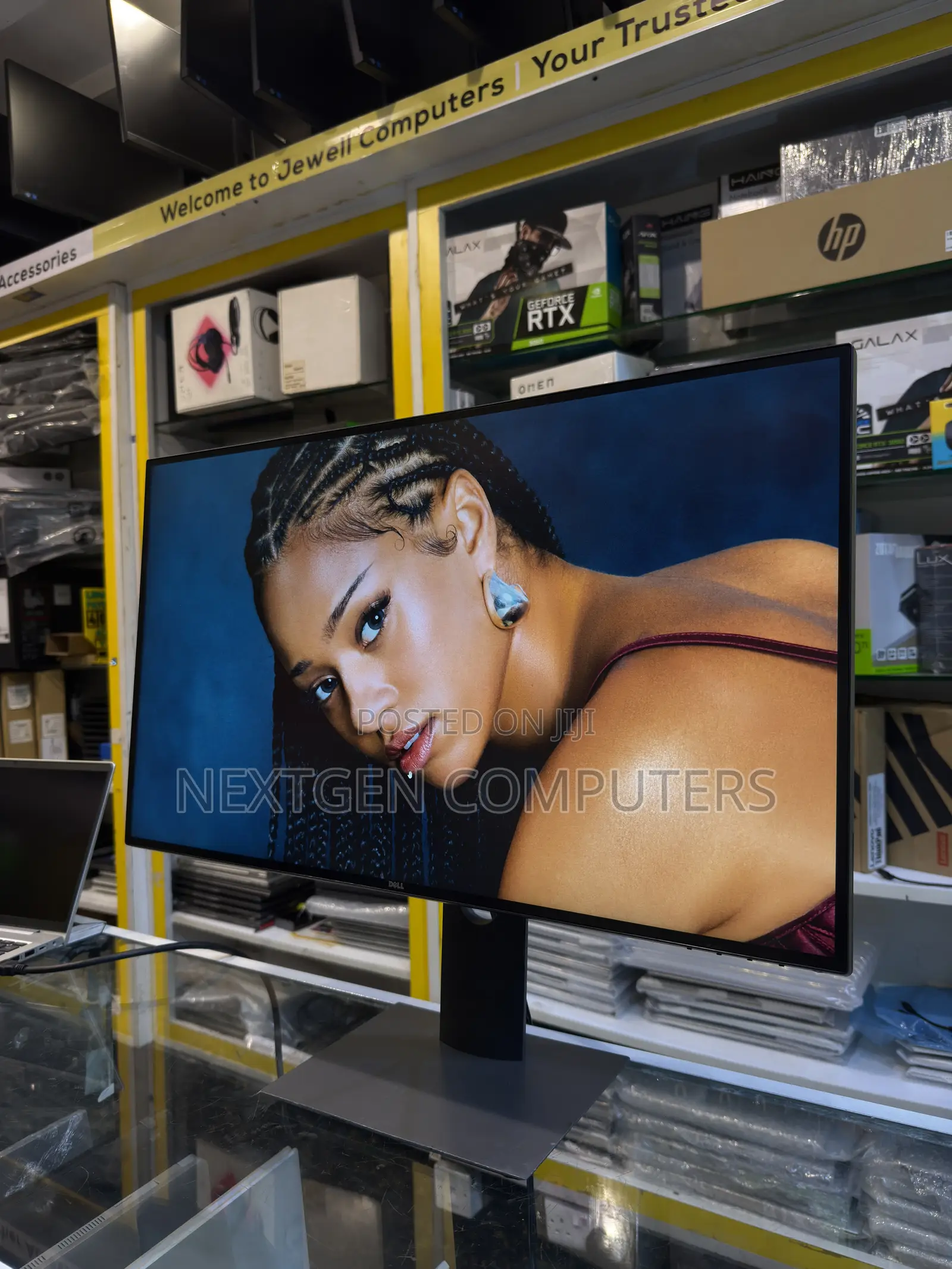 Dell U2717D 27” QHD (2560x1440p) IPS Frameless Monitor