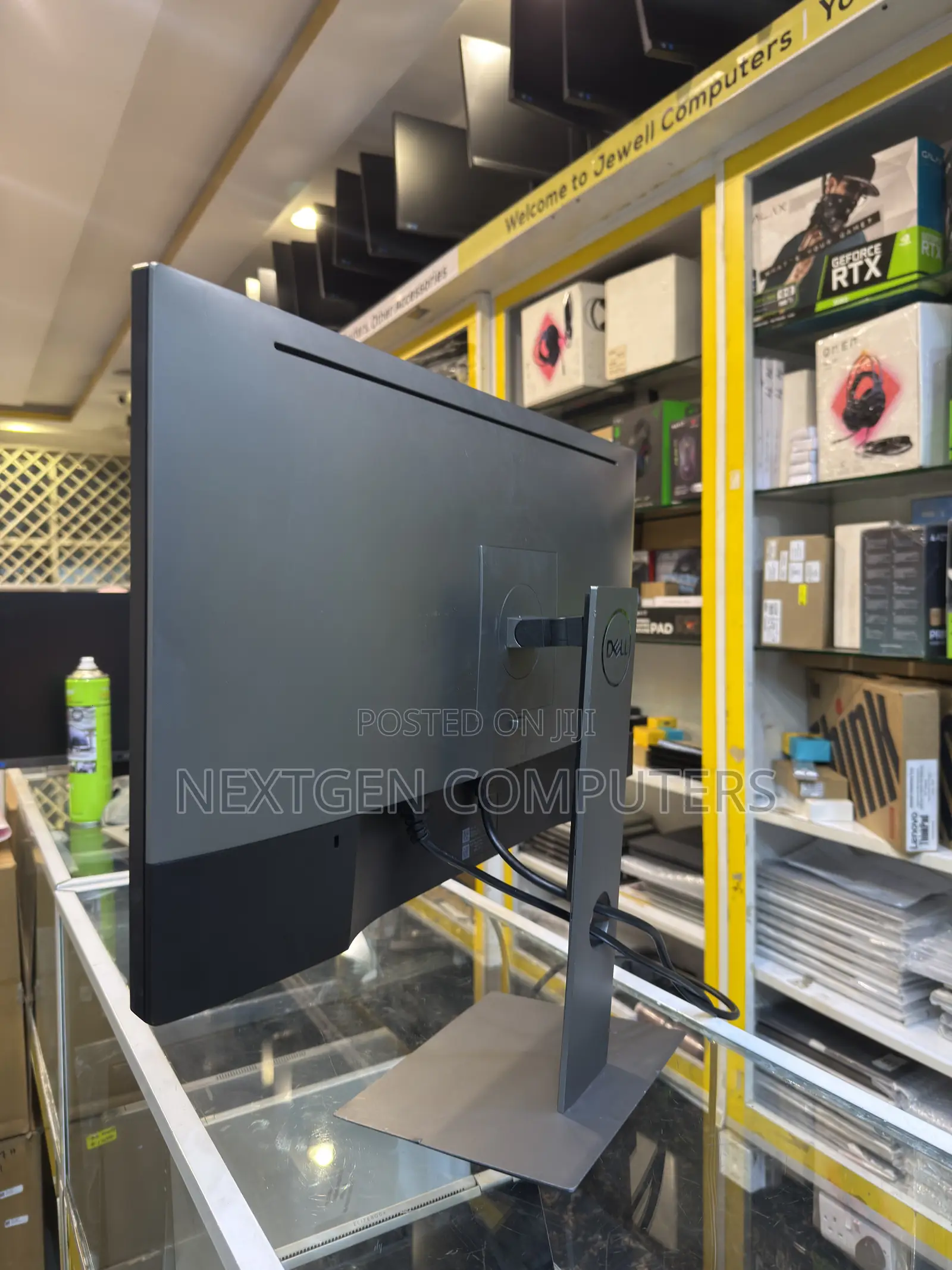 Dell U2717D 27” QHD (2560x1440p) IPS Frameless Monitor