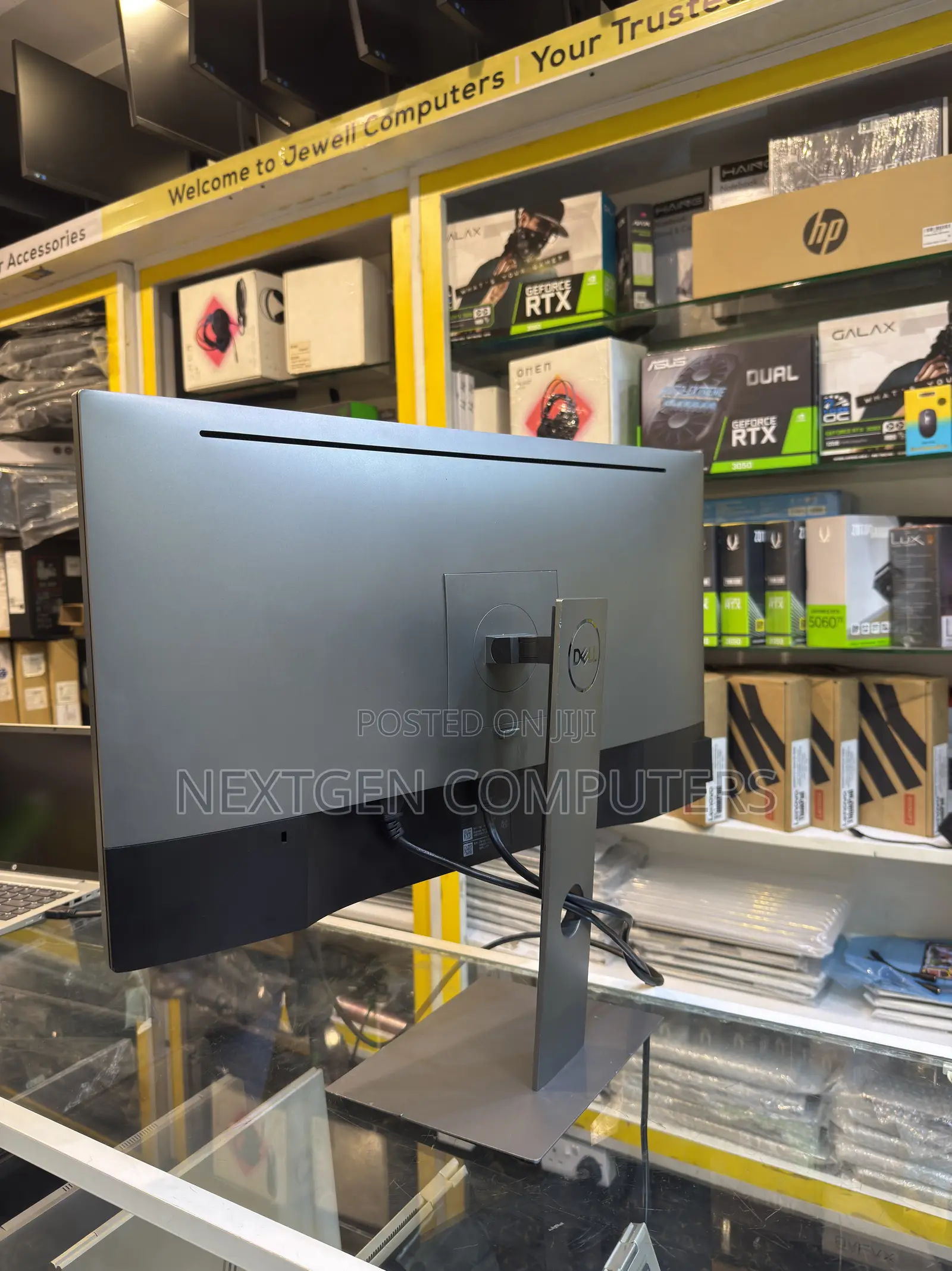 Dell U2717D 27” QHD (2560x1440p) IPS Frameless Monitor