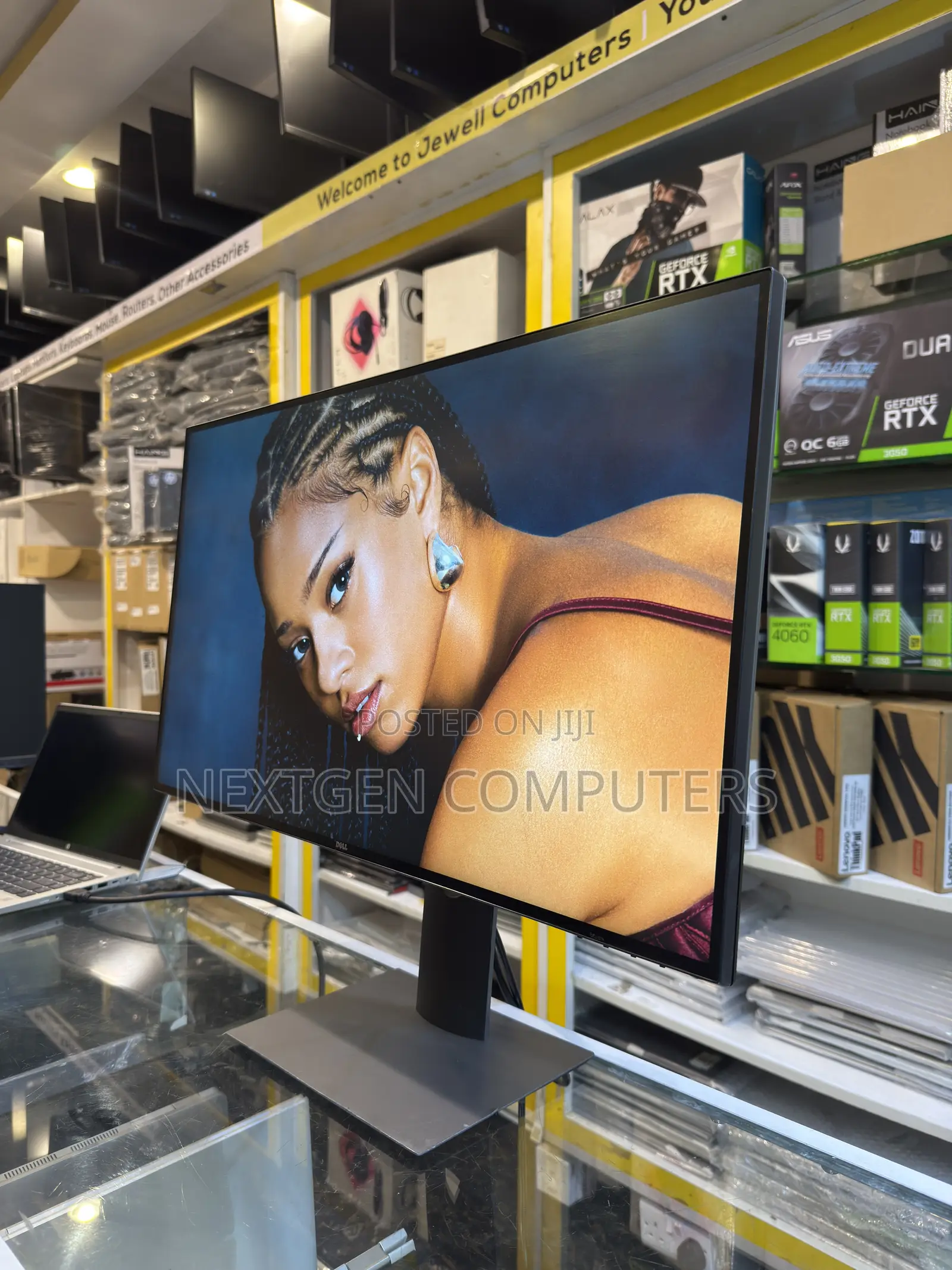 Dell U2717D 27” QHD (2560x1440p) IPS Frameless Monitor