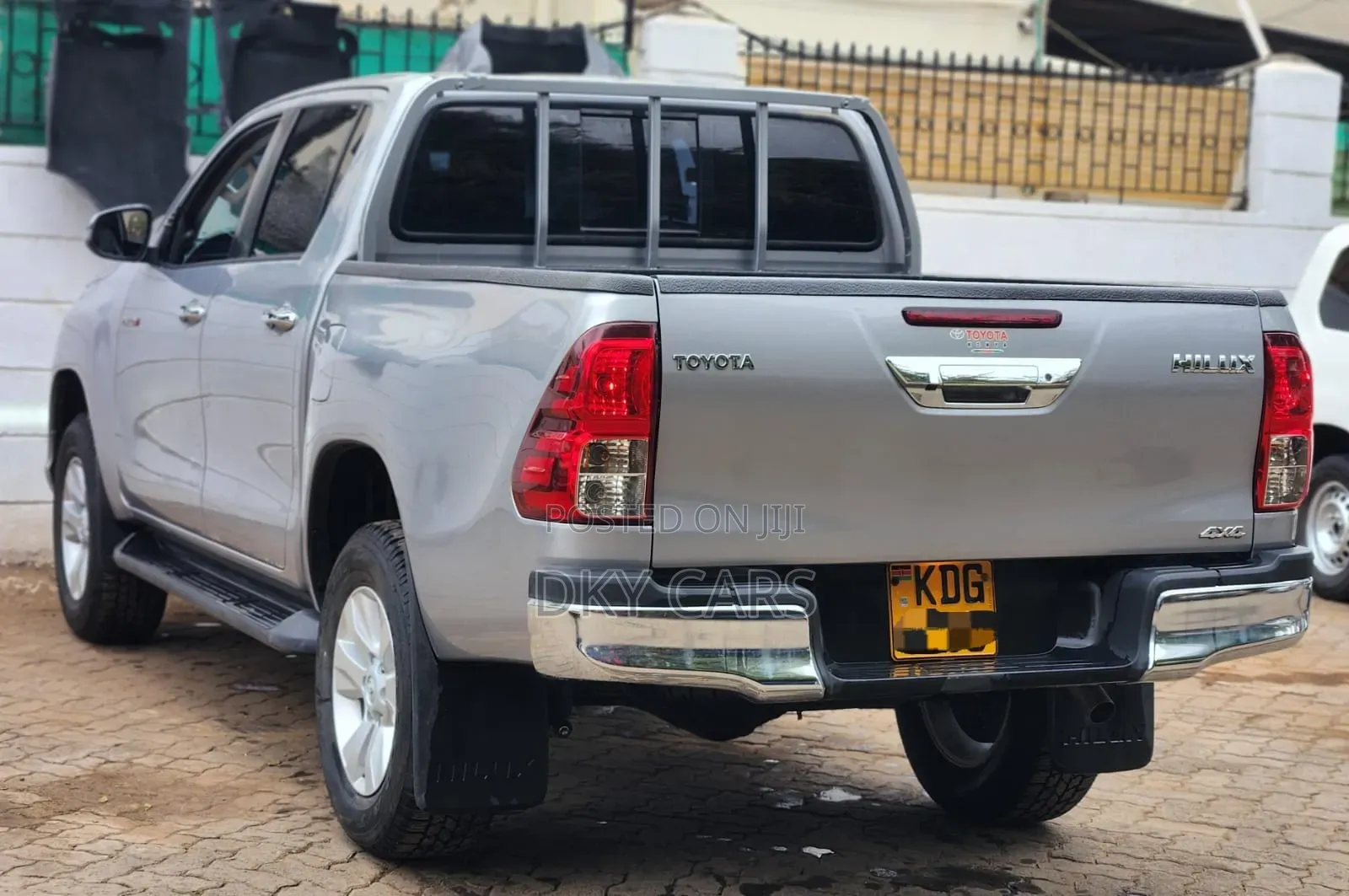 Toyota Hilux 2020 Silver