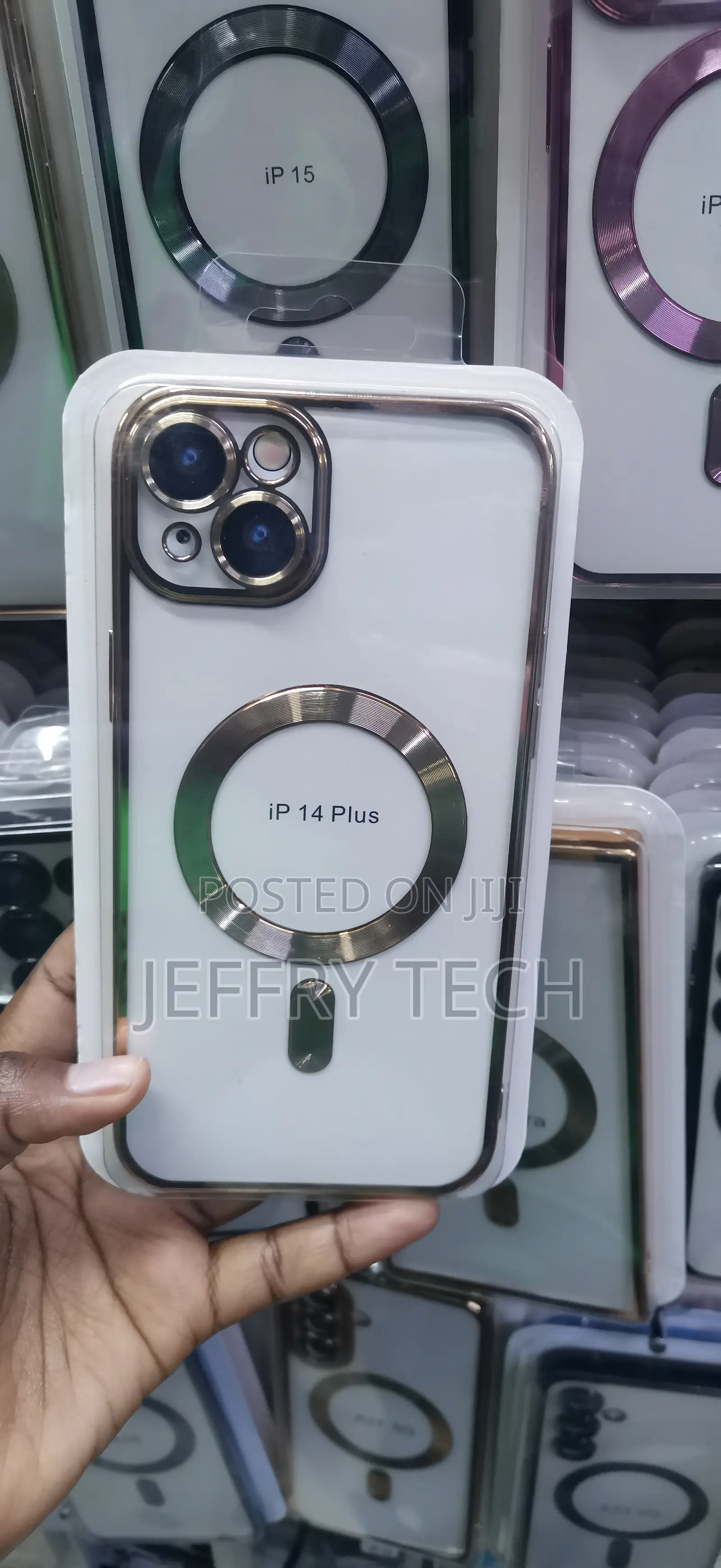 Clear Magnetic Phone Case Featuring a Blue MagSafe Ring