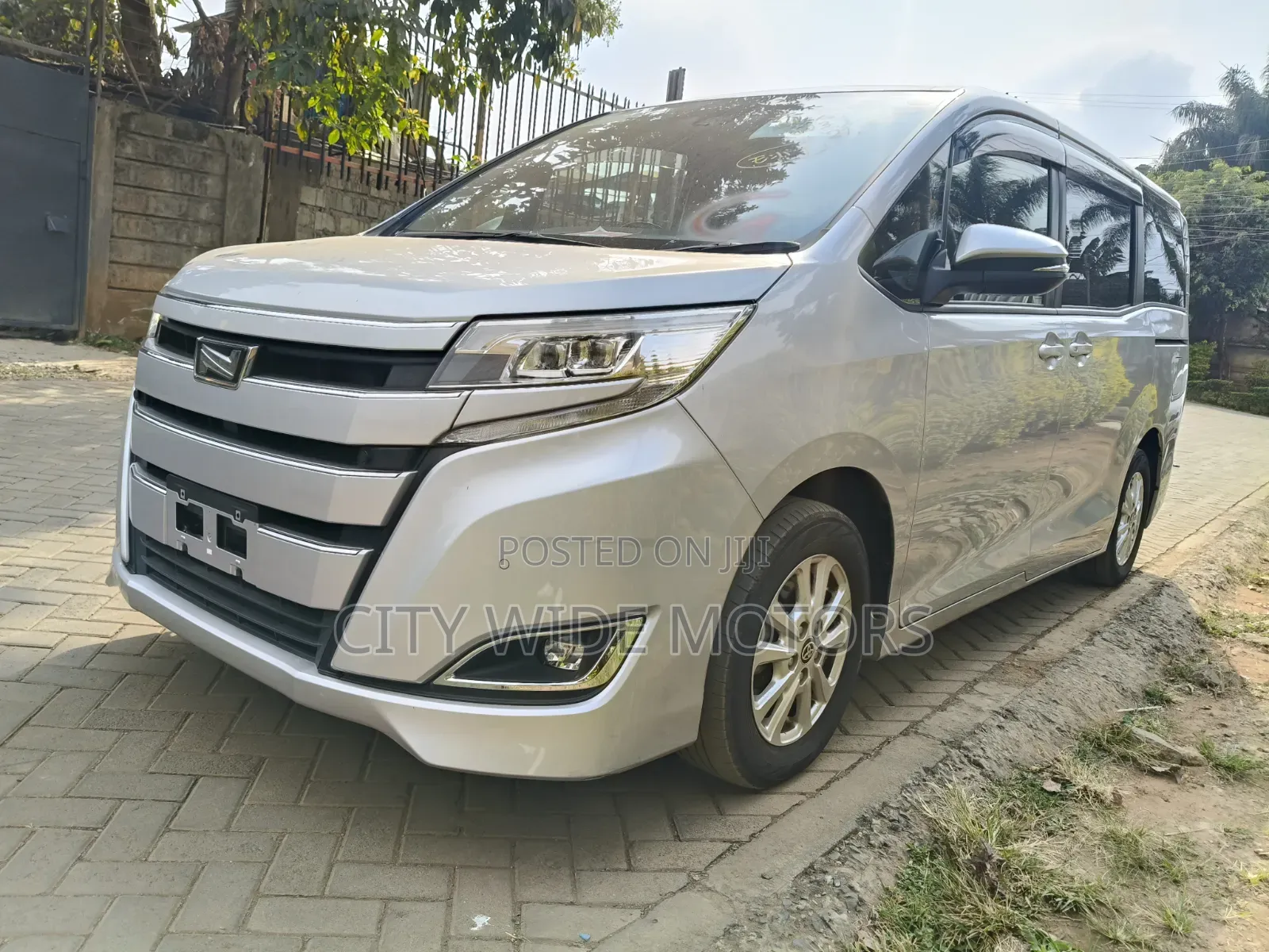 Toyota Noah 2019 Silver