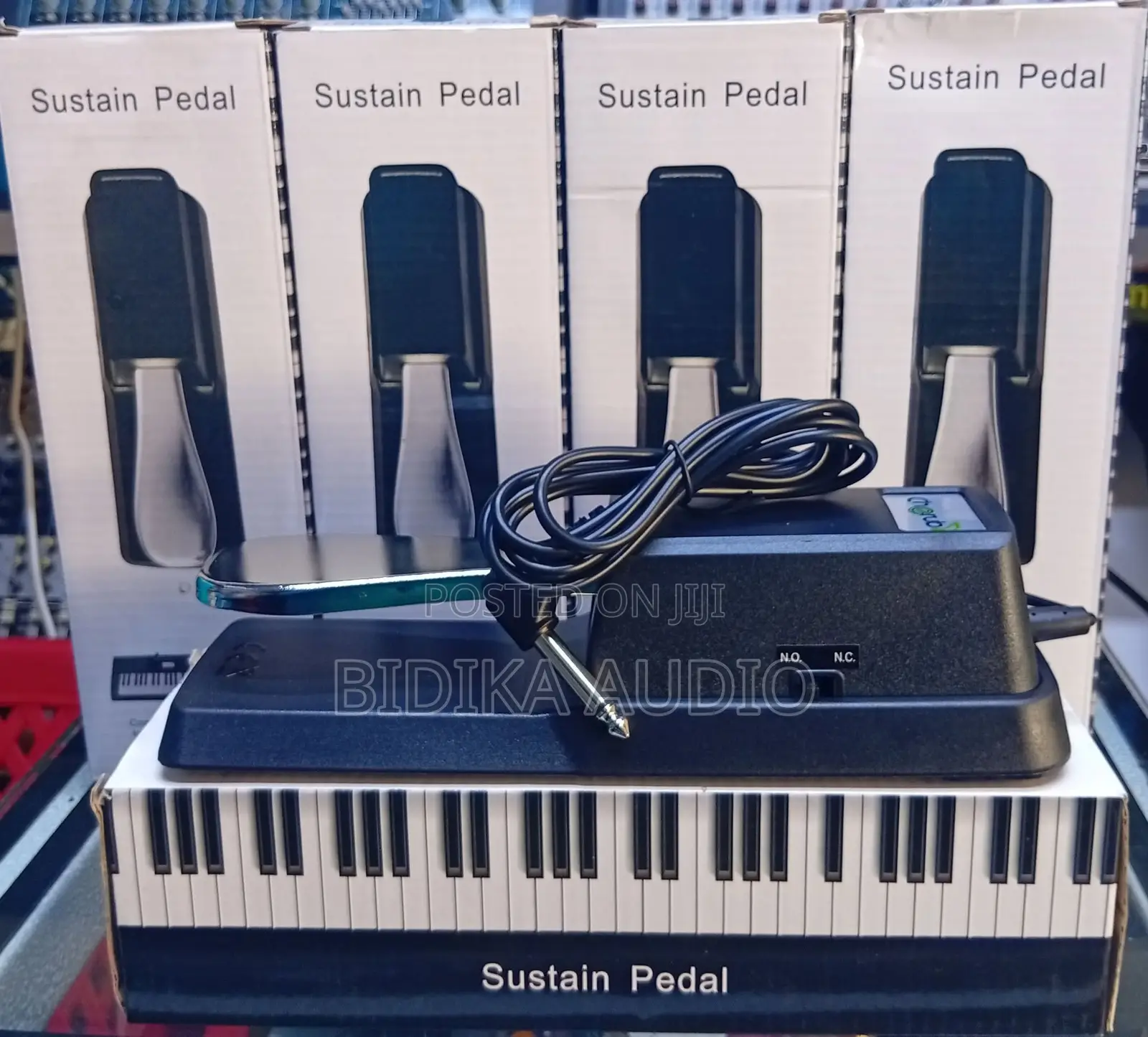 Heavy Duty Universal Sustain Pedal for Piano Keyboards – With Polarity