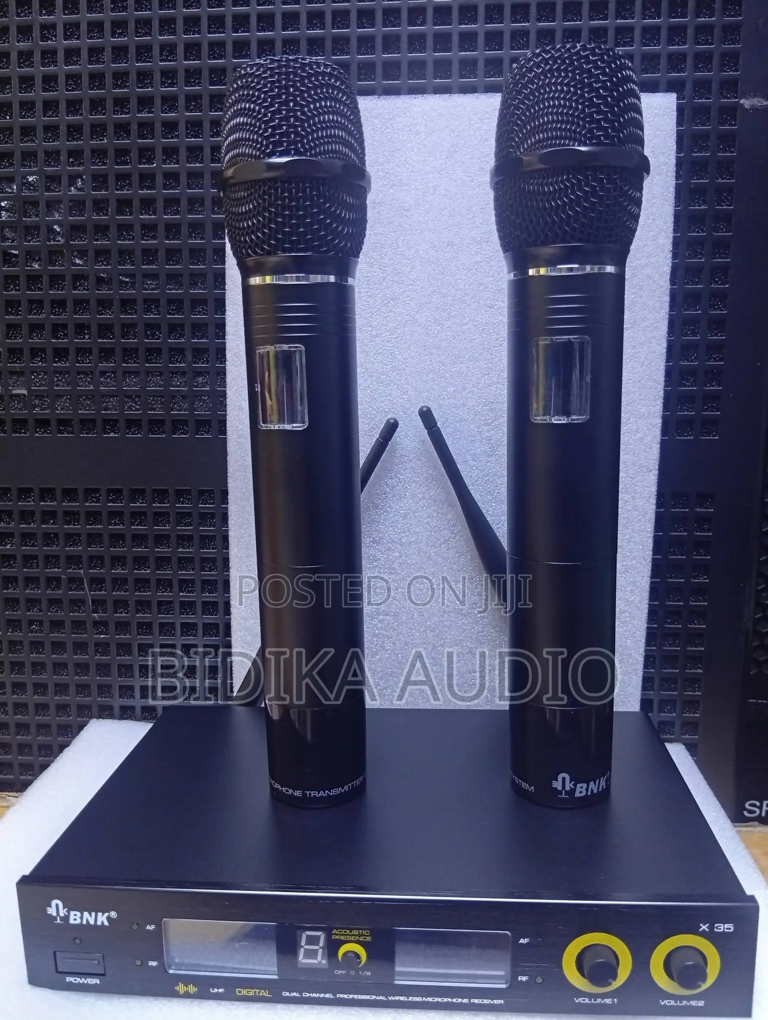 BNK X 35 Professional Cordless Microphone System – Dual UHF Mics For