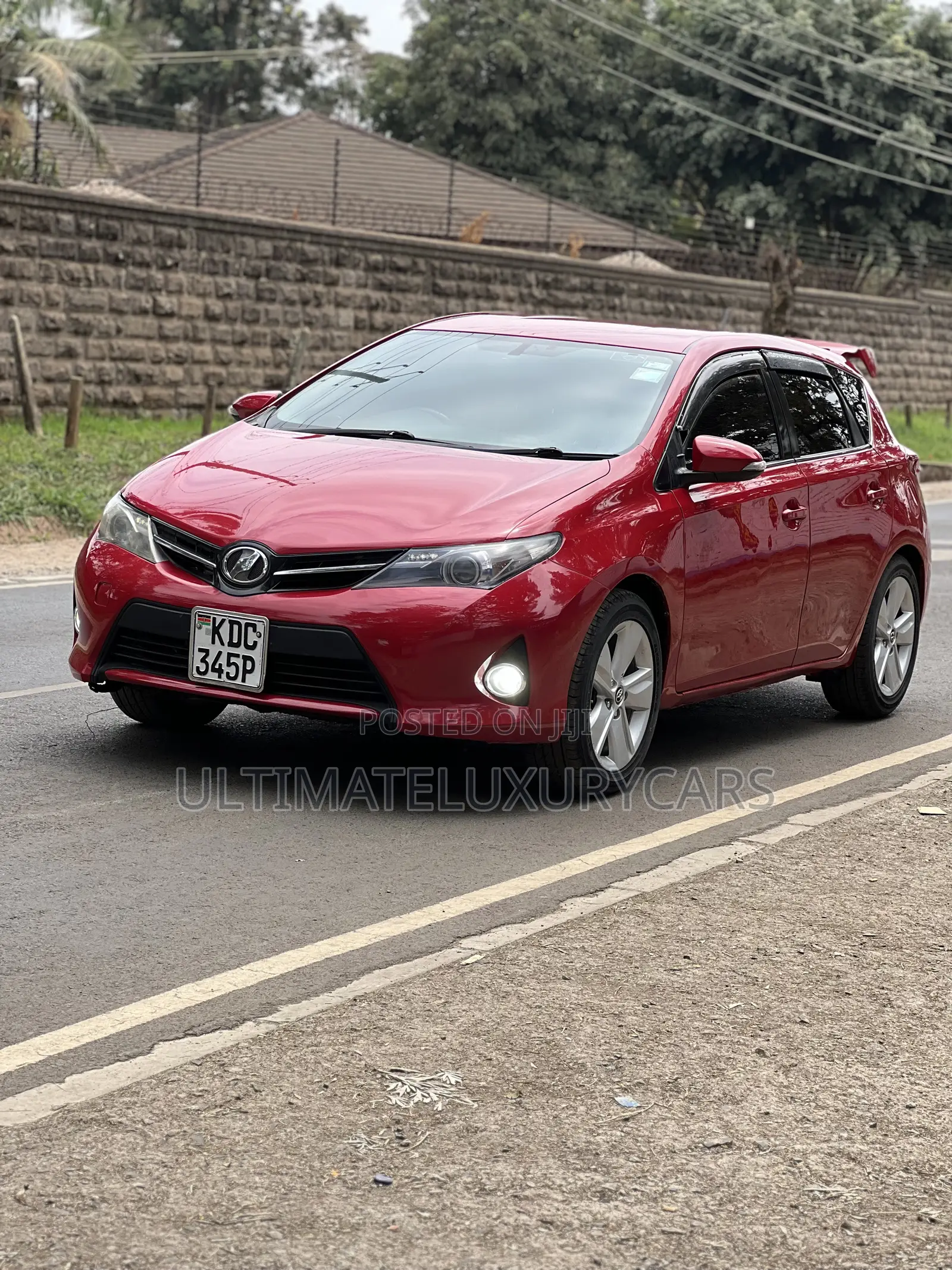 Toyota Auris 2014 Red