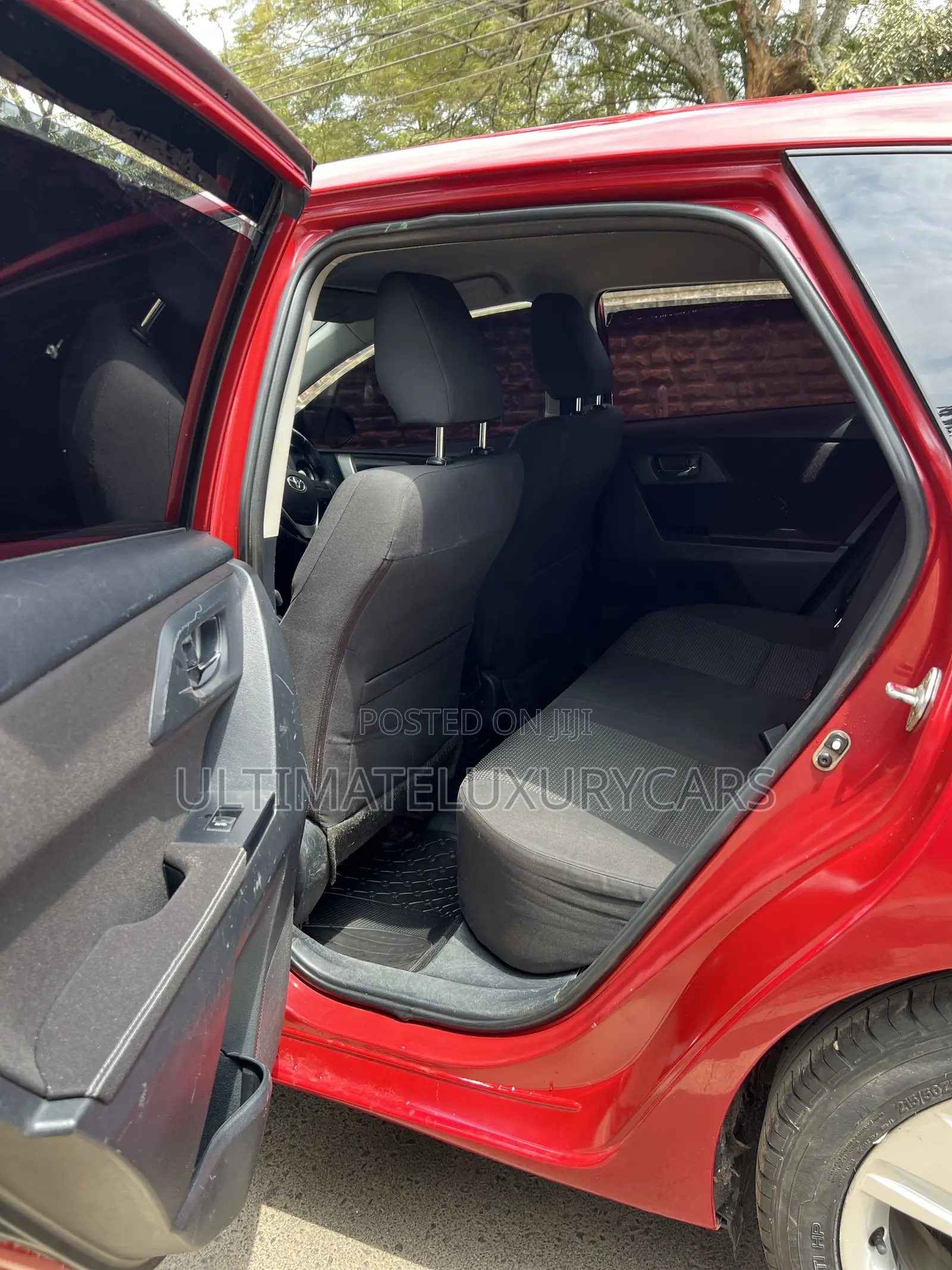 Toyota Auris 2014 Red