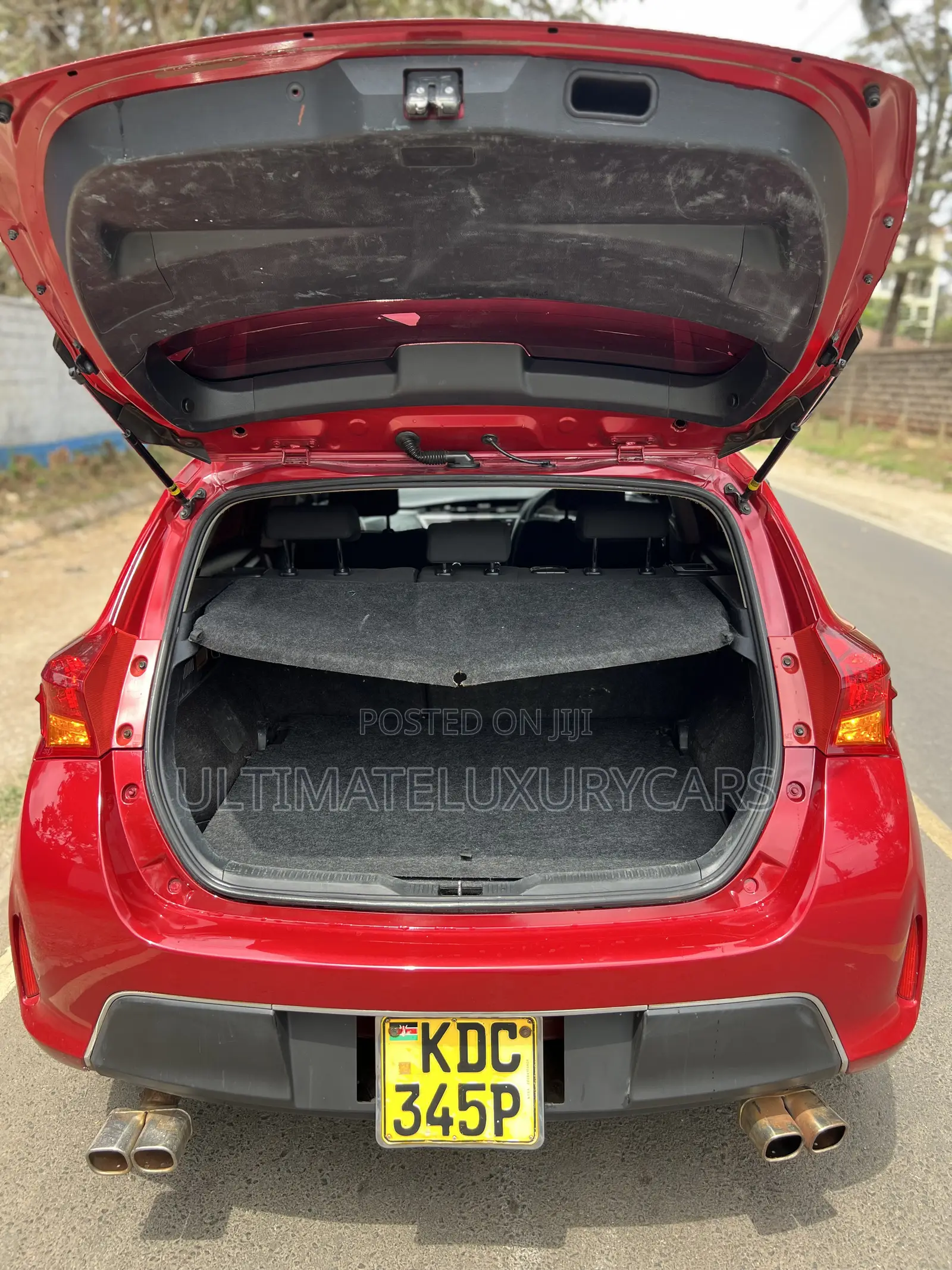 Toyota Auris 2014 Red