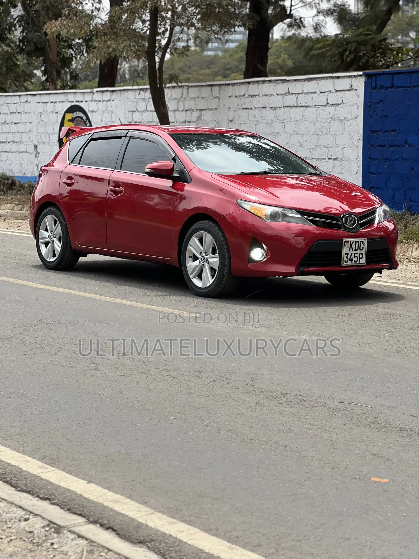 Toyota Auris 2014 Red