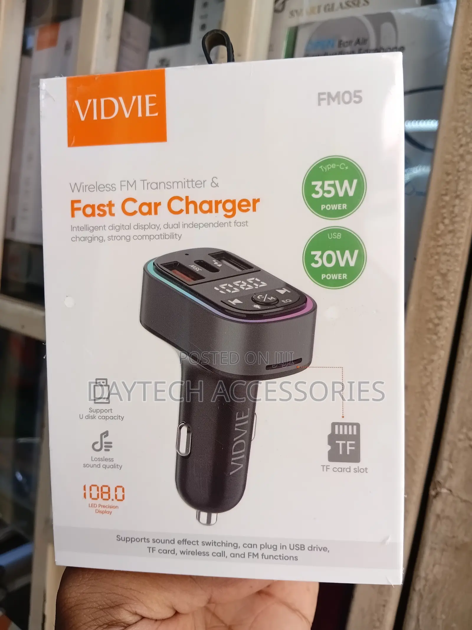 Vidvie FM05 Is a 2-in-1 Wireless FM Transmitter and Fast Car Charger