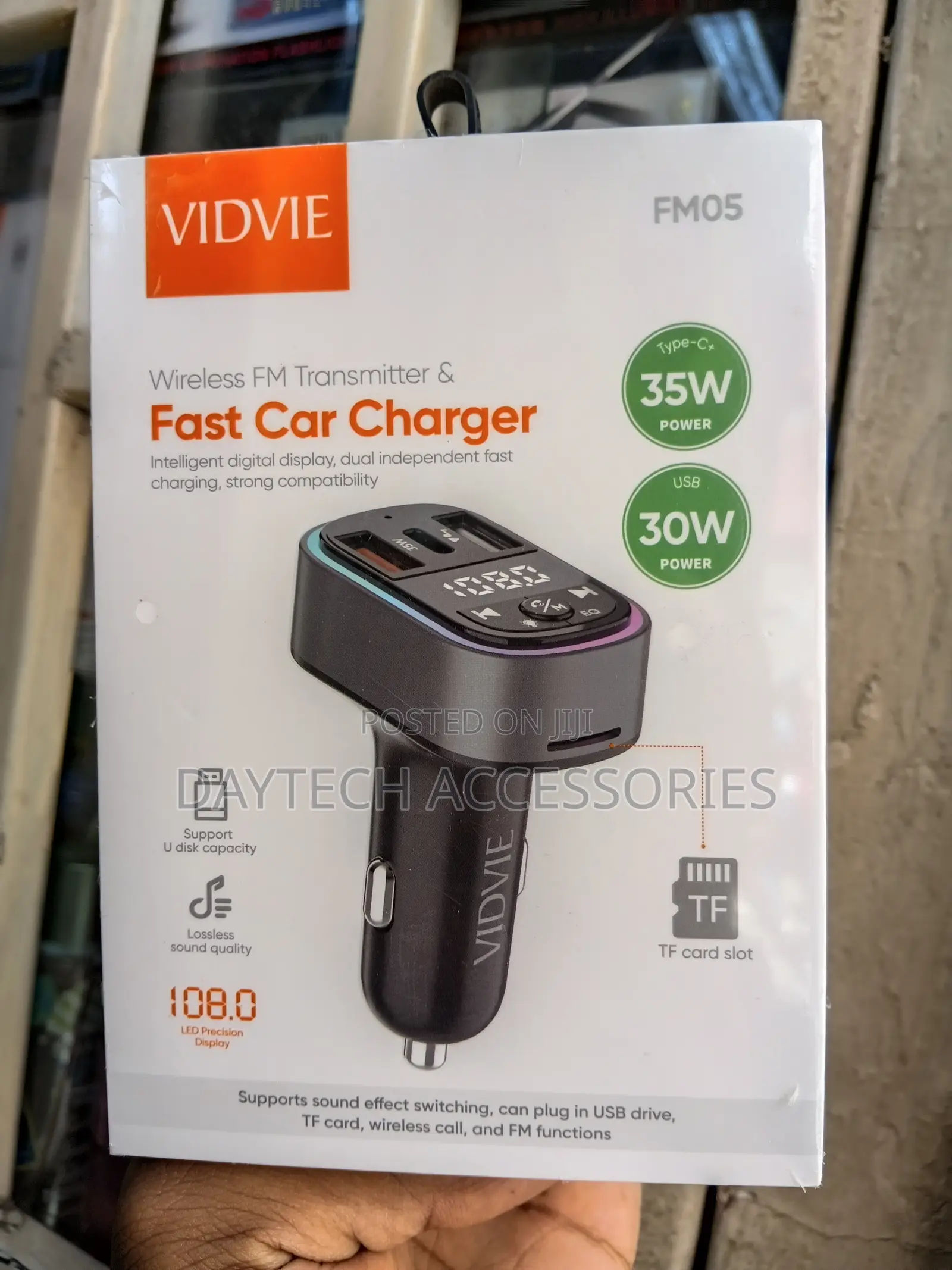 Vidvie FM05 Is a 2-in-1 Wireless FM Transmitter and Fast Car Charger