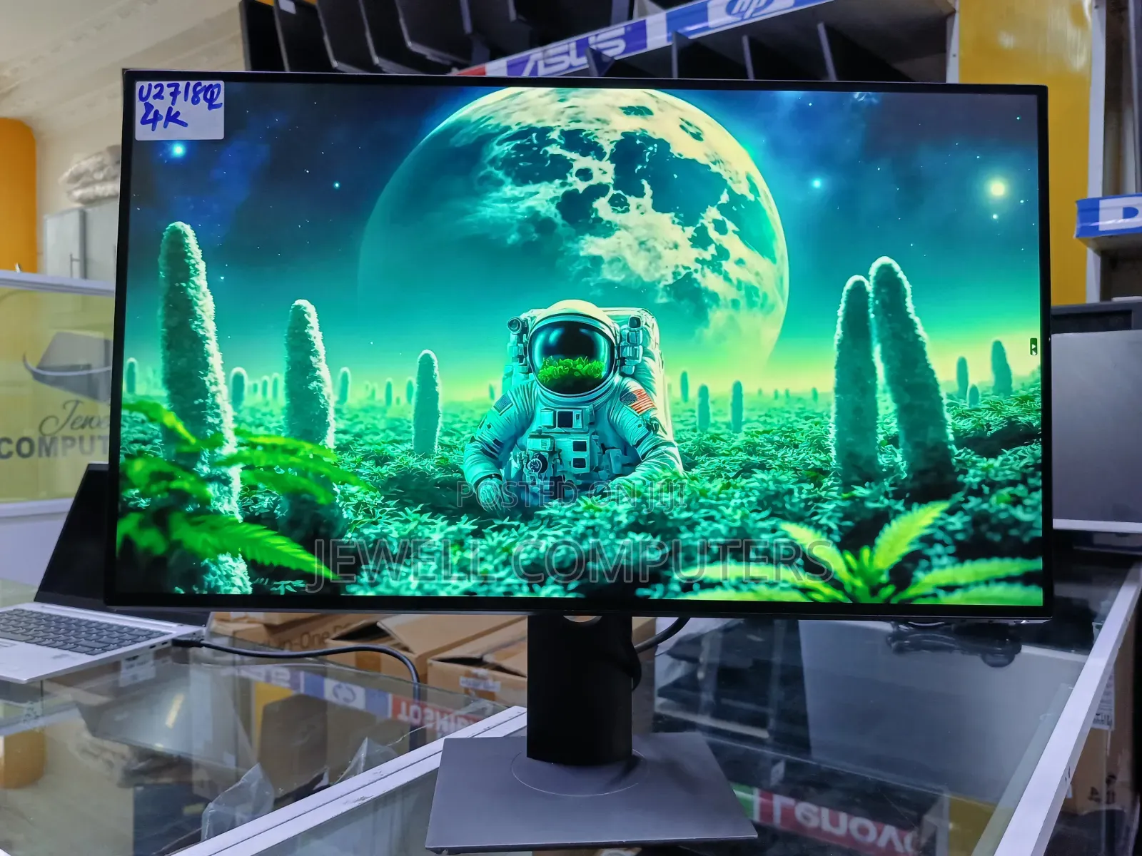 Dell UltraSharp U2718Q (3840*2160p) Display 27inch IPS Monitor
