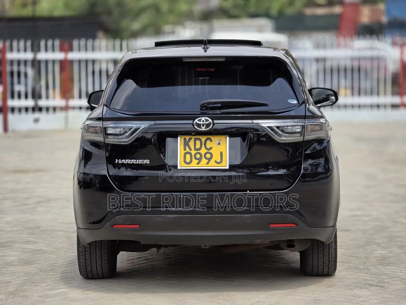 Toyota Harrier 2.0 2015