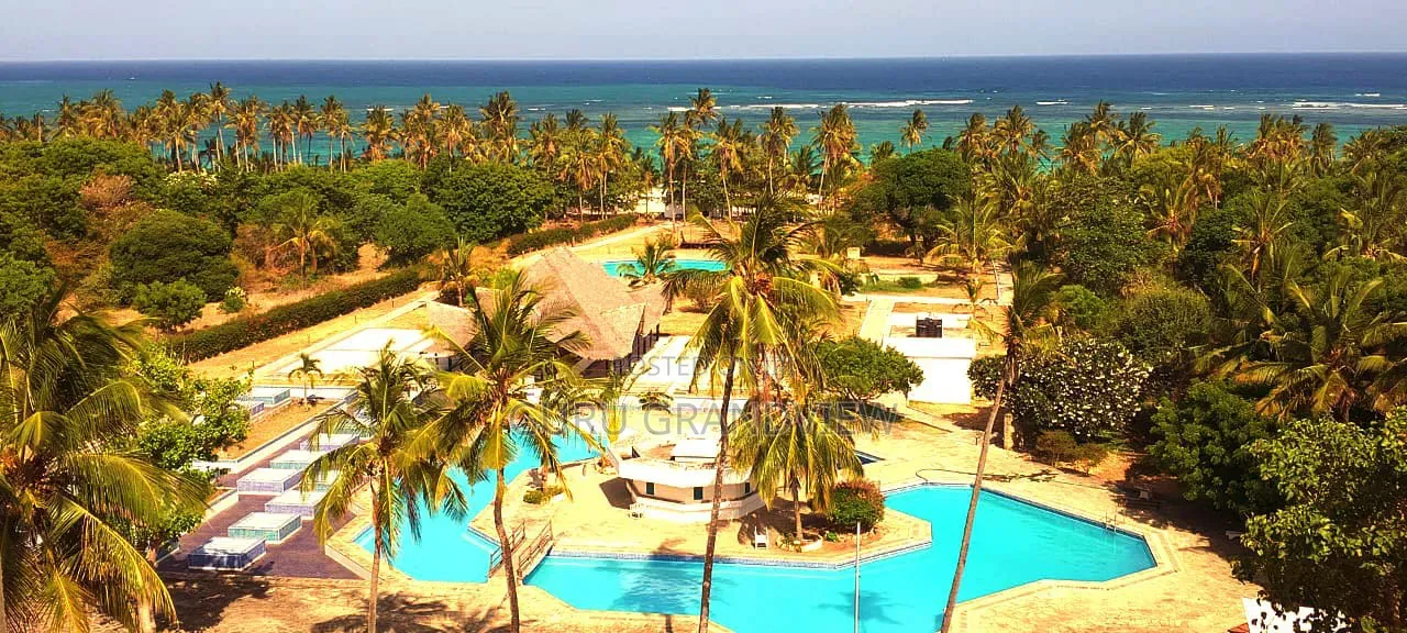 Diani Beachfront 2 Bedroom Pool Beach