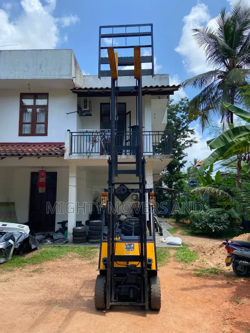 Forklift Hire Ready for Hauling Job _Heavy Lifting Services
