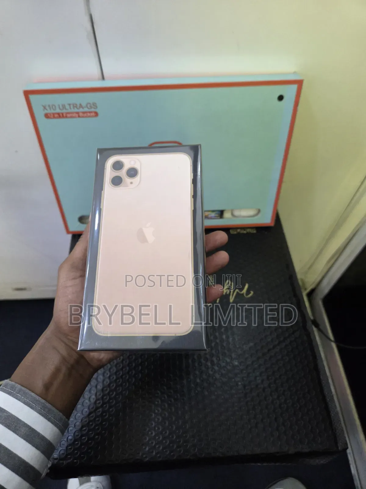 New Apple iPhone 11 Pro Max 256 GB Gold