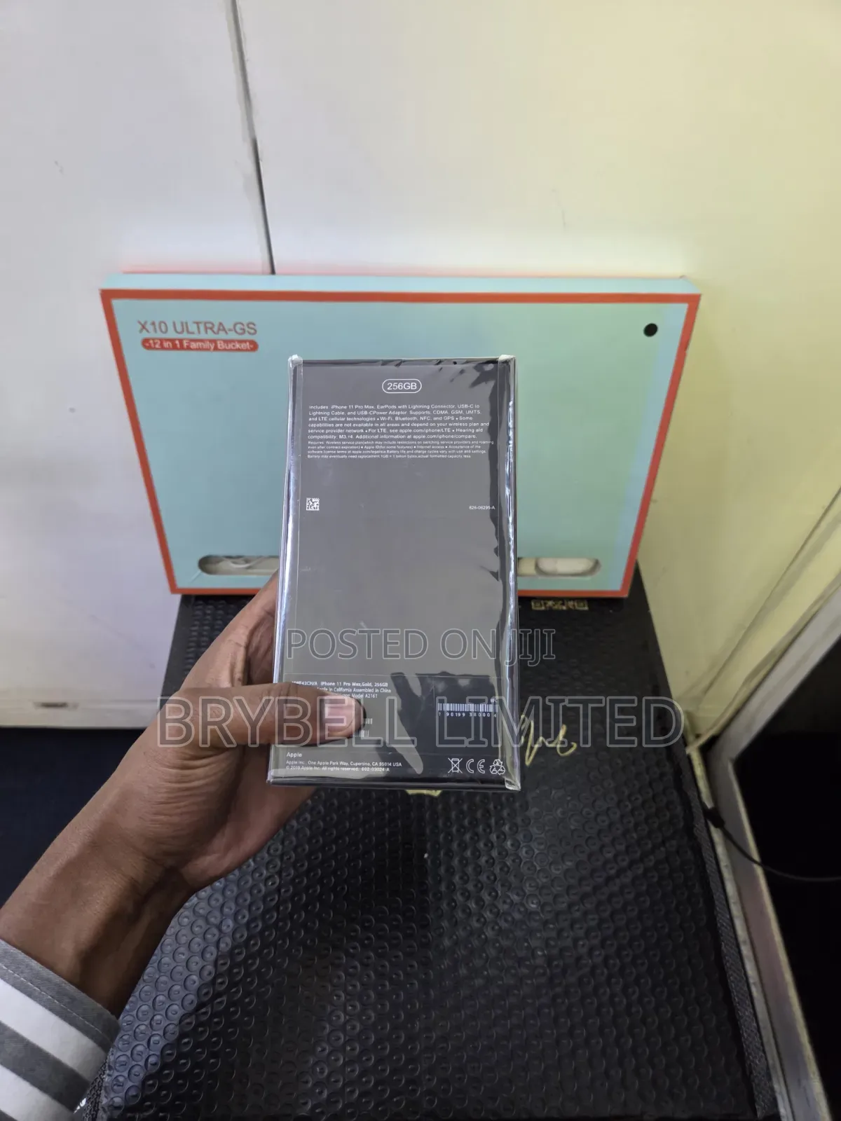 New Apple iPhone 11 Pro Max 256 GB Gold