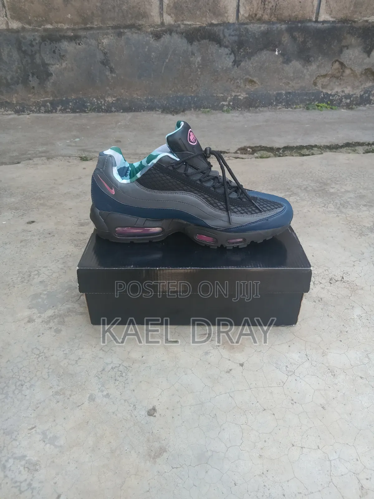 Nike Air Max 95 Sneakers – Black/Grey/Navy With Pink Accent