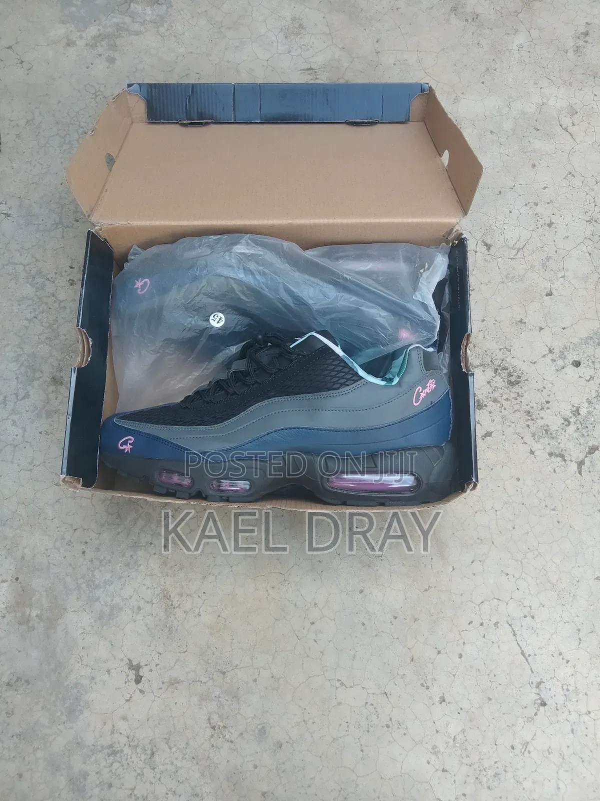 Nike Air Max 95 Sneakers – Black/Grey/Navy With Pink Accent