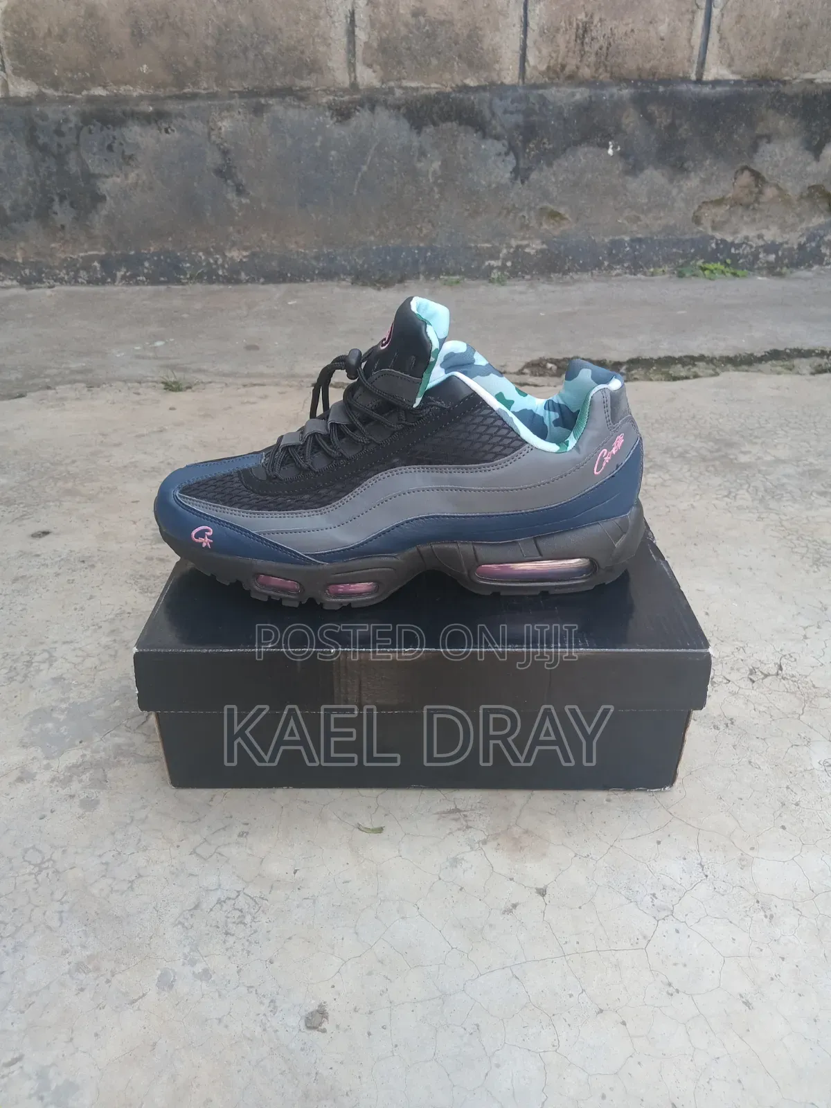 Nike Air Max 95 Sneakers – Black/Grey/Navy With Pink Accent