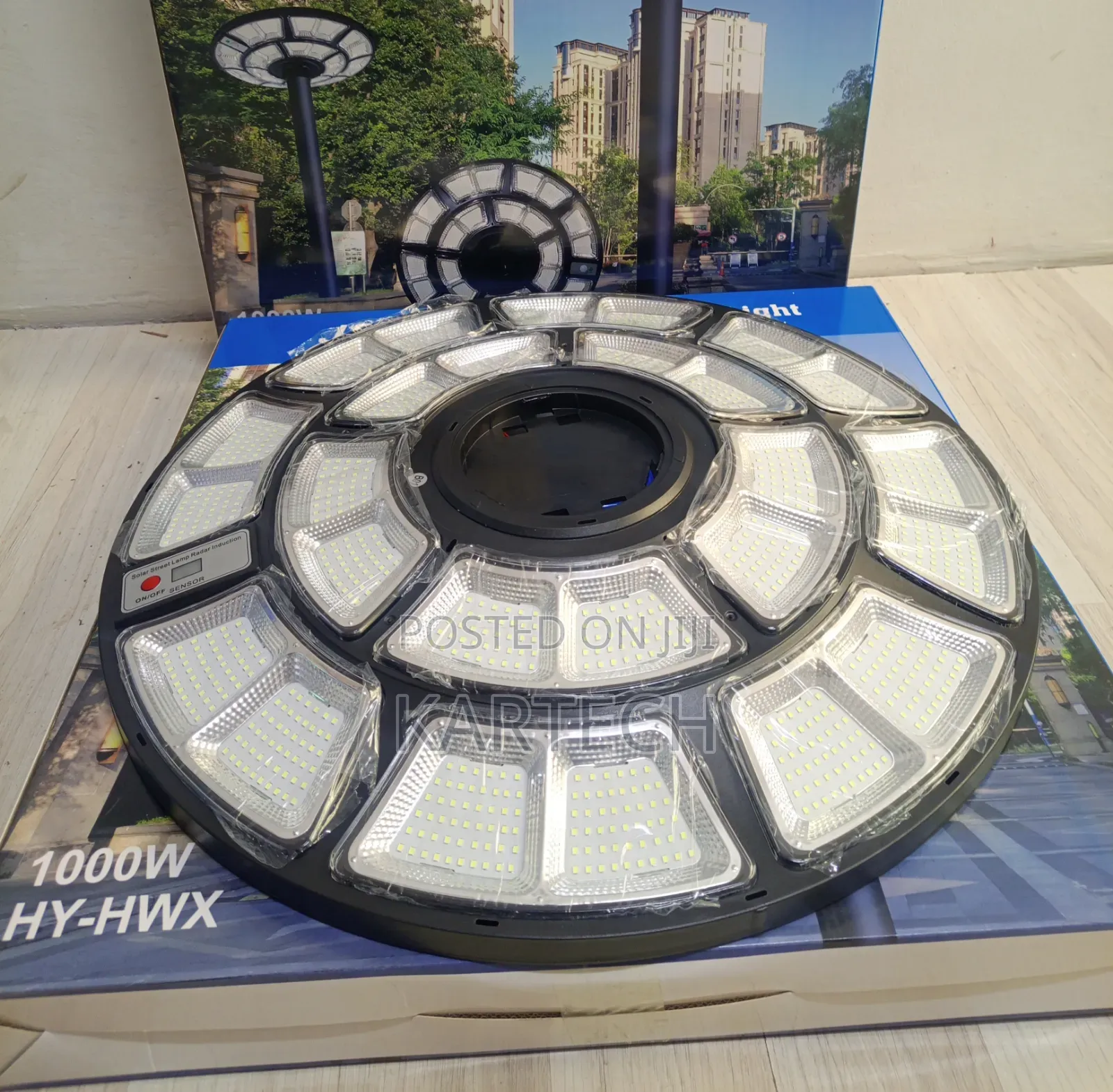 1000W Integrated Solar LED Street Light – Dusk to Dawn Outdoor Lamp