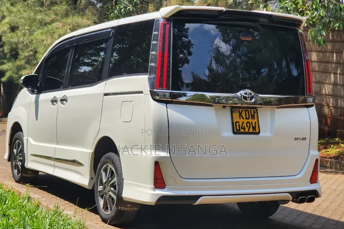 Toyota Noah 2018 White