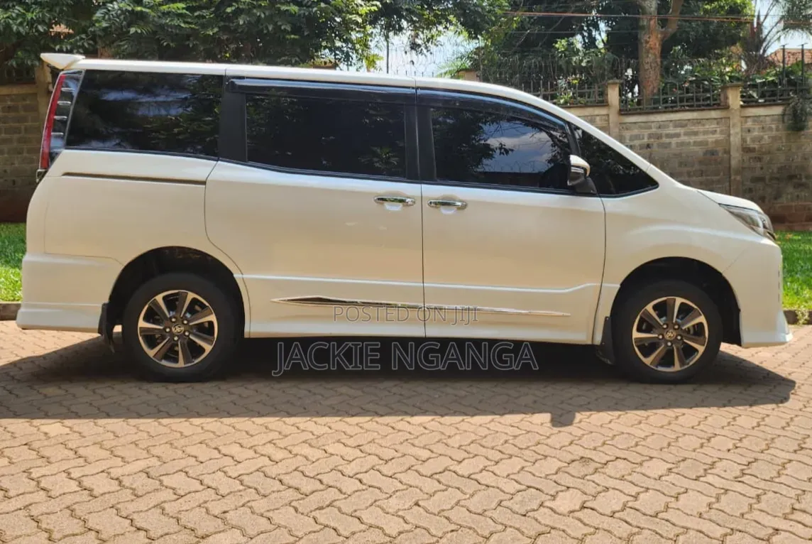 Toyota Noah 2018 White