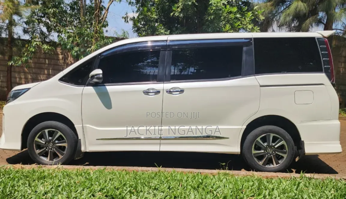 Toyota Noah 2018 White
