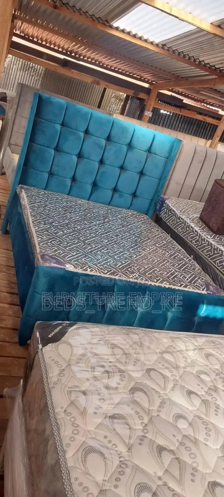 6x6 Chester Bed With Tufted Velvet Headboard