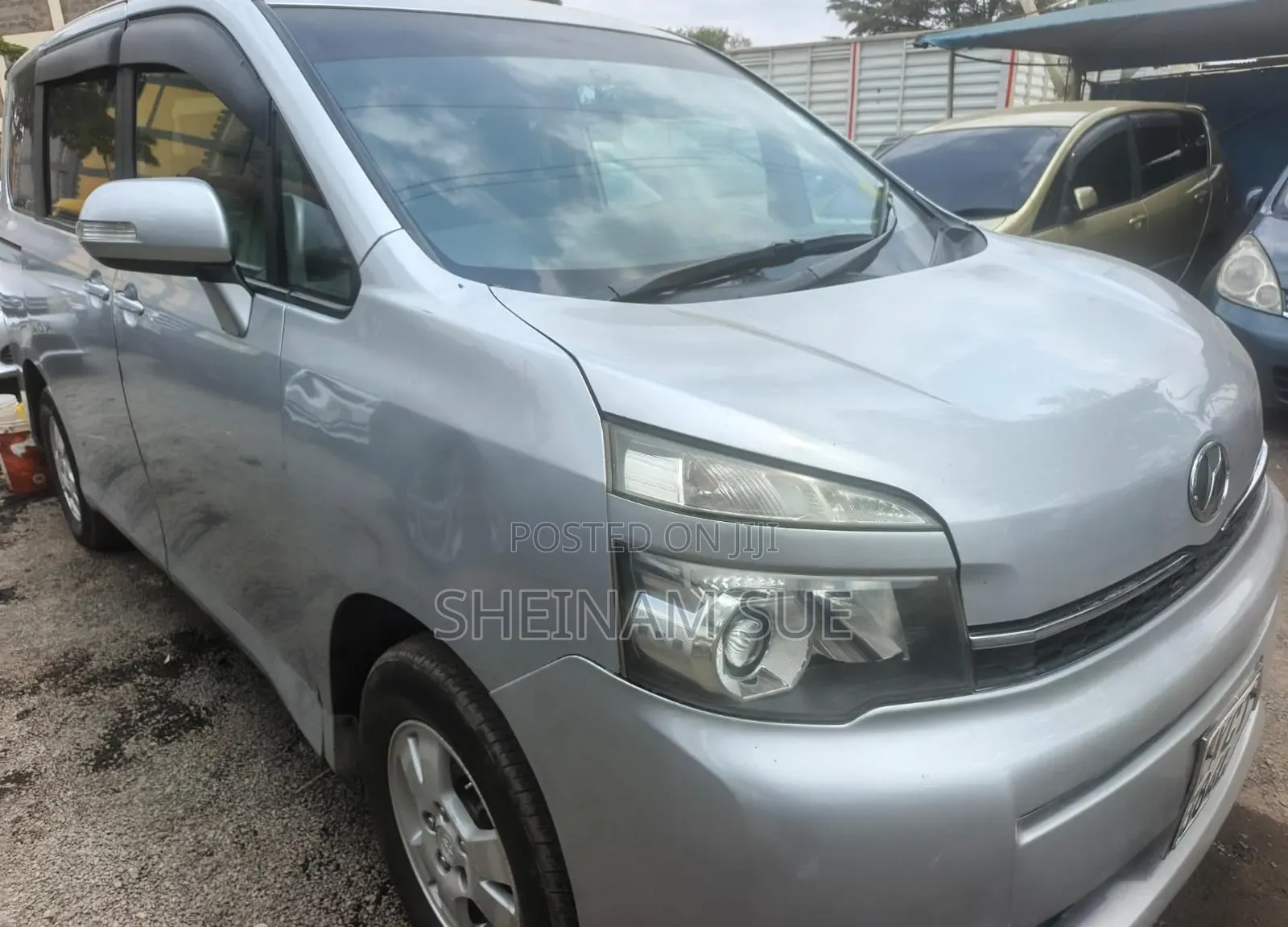 Toyota Voxy 2012 Silver