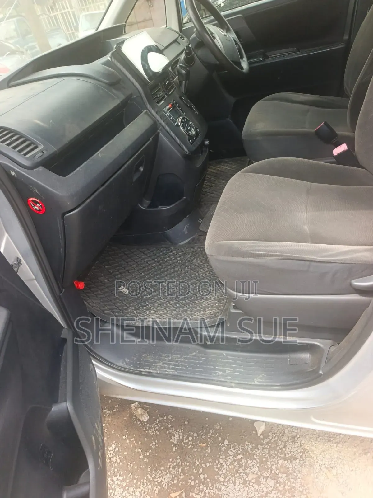 Toyota Voxy 2012 Silver
