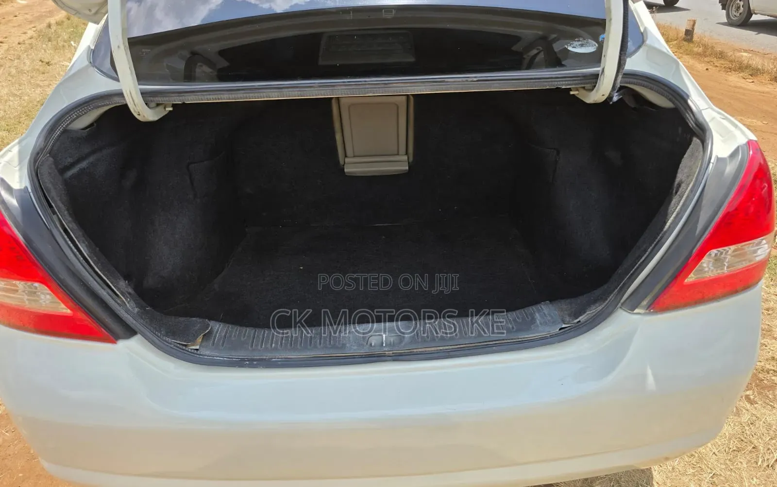 Nissan Tiida 2011 White