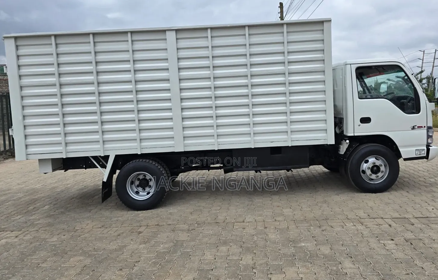 Isuzu NPR Local 2018 White