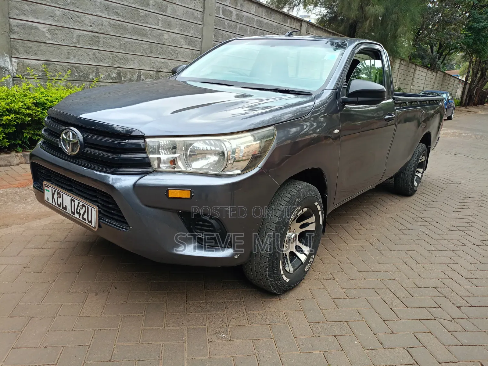 Toyota Hilux 2016 Gray