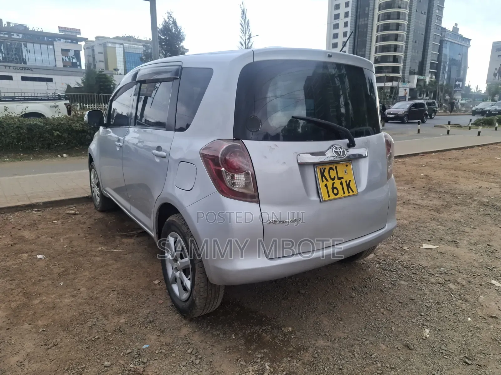 Toyota Ractis 2010 Silver