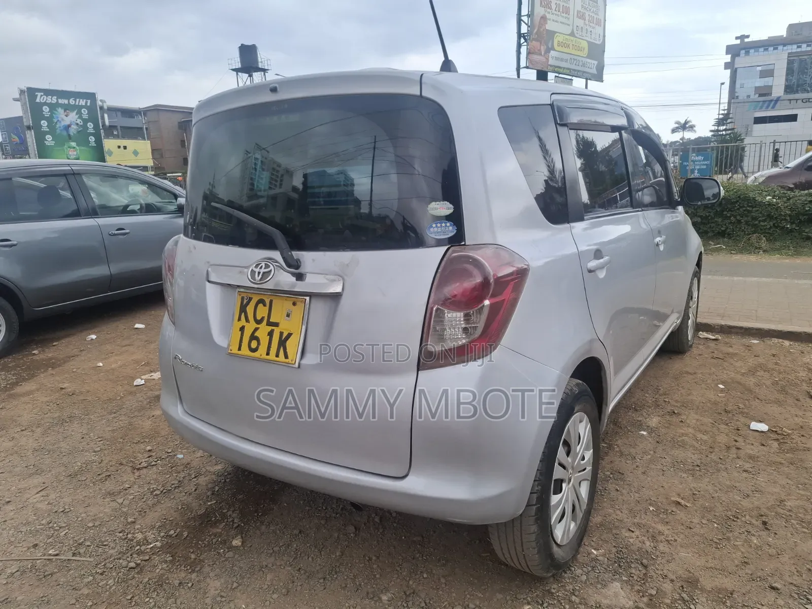 Toyota Ractis 2010 Silver