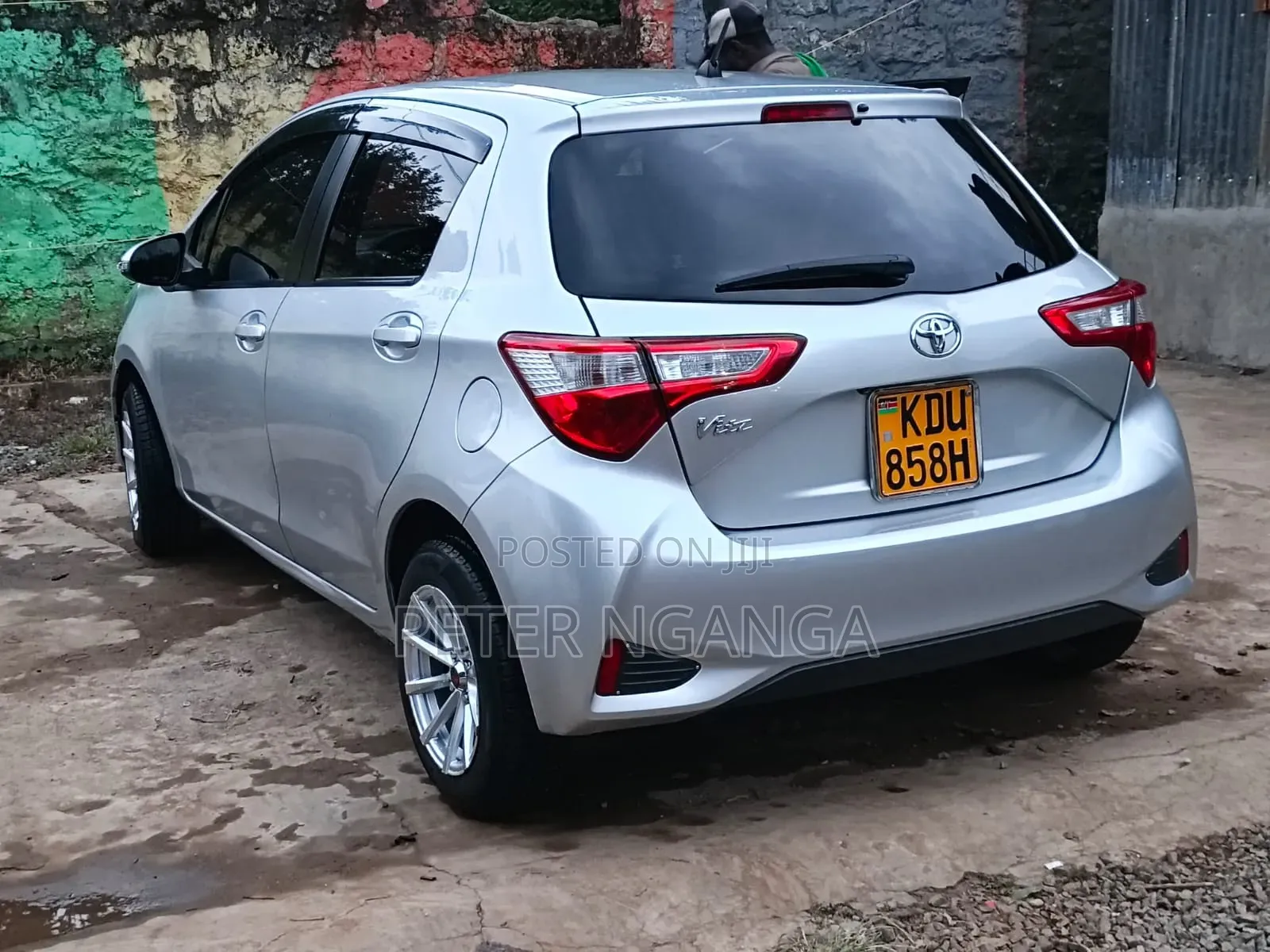 Toyota Vitz 2018 Silver
