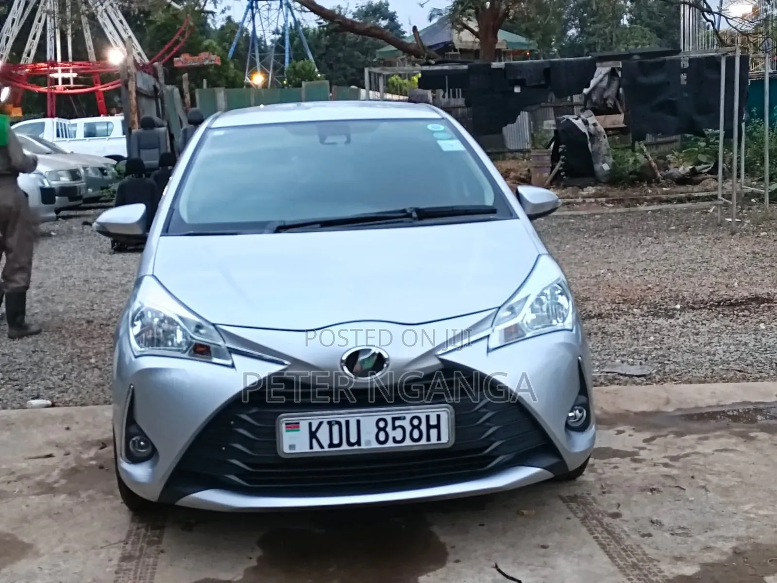 Toyota Vitz 2018 Silver