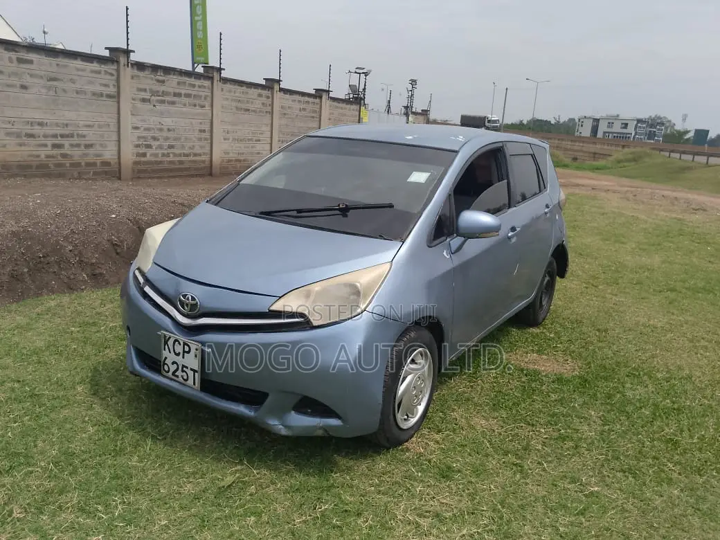 Toyota Ractis 2011 Blue