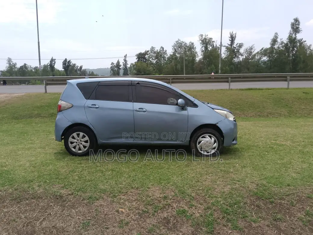 Toyota Ractis 2011 Blue