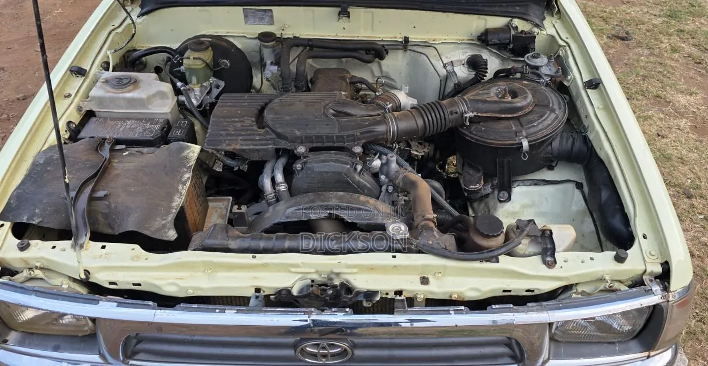 Toyota Hilux 2.5 Cab 2005 Brown